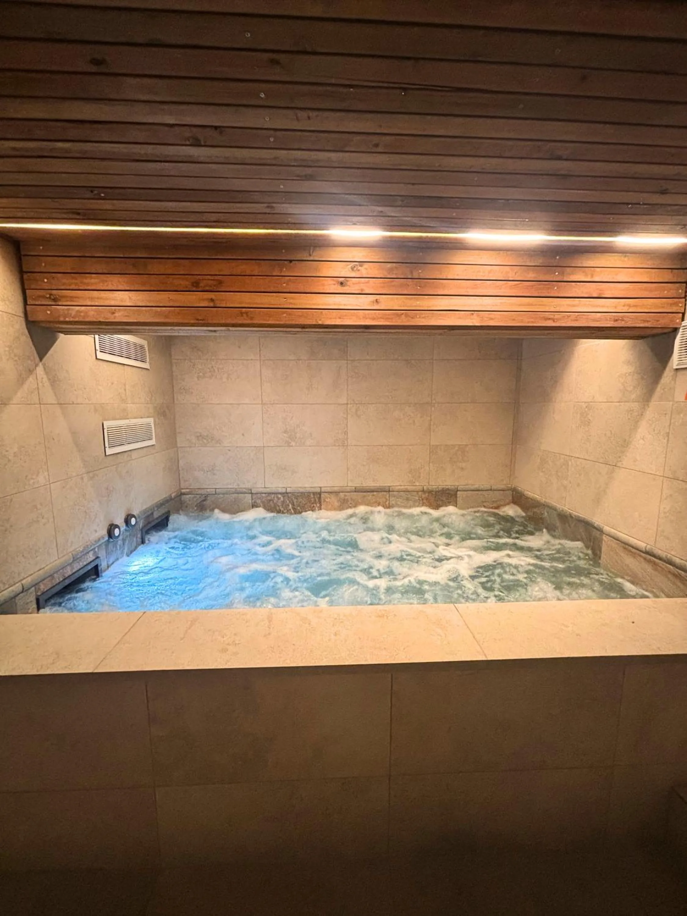 Spa and wellness centre/facilities in The Originals Boutique Hôtel La Villa Ouest & Spa