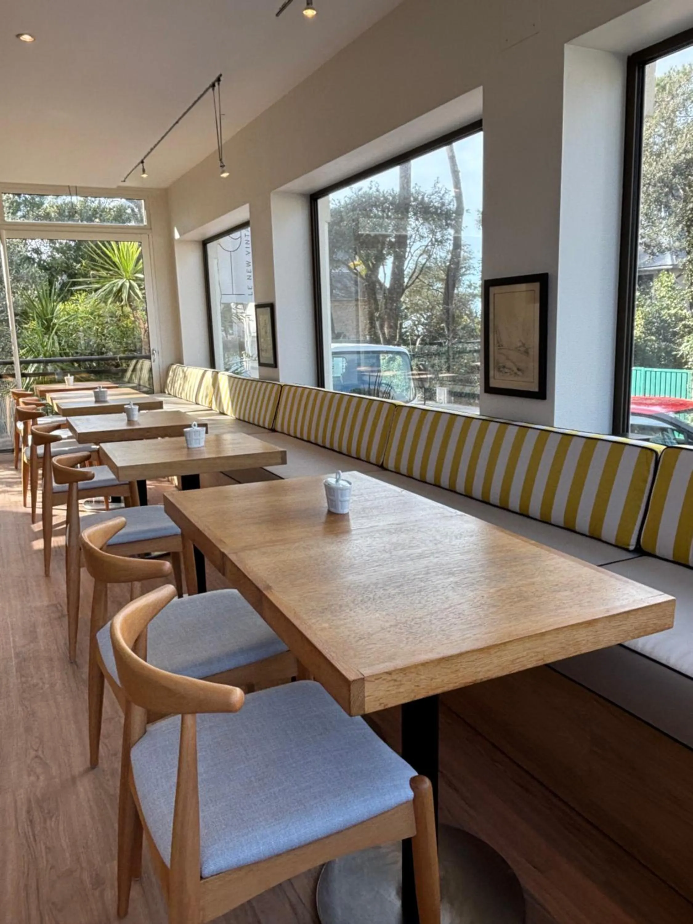 Breakfast in The Originals Boutique Hôtel La Villa Ouest & Spa