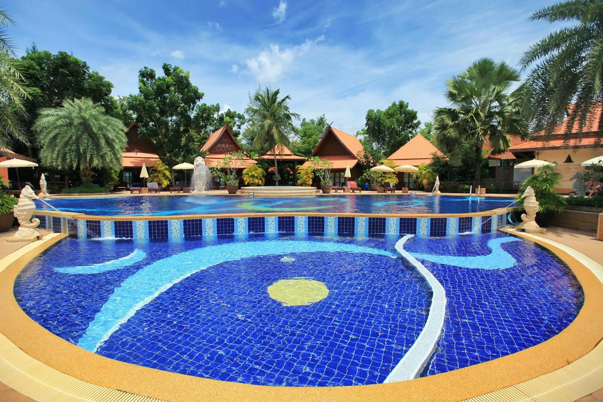 Swimming pool in Baan Grood Arcadia Resort & Spa