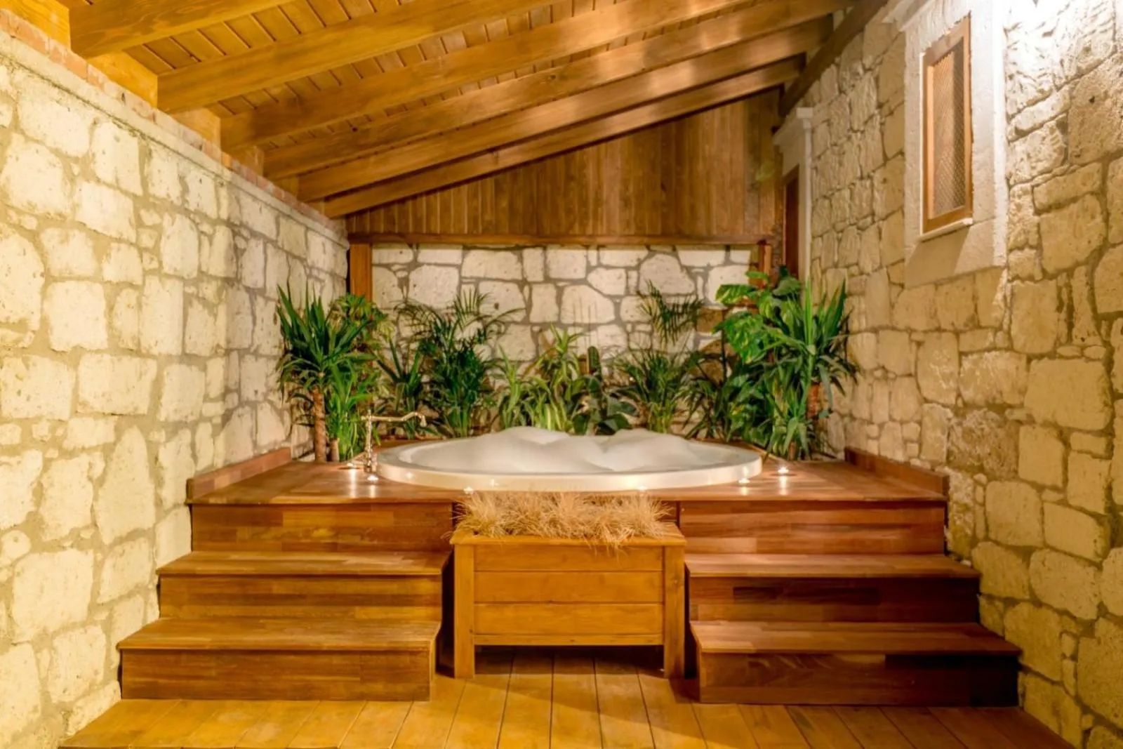 Hot Tub in Bel Canto Alaçatı Hotel