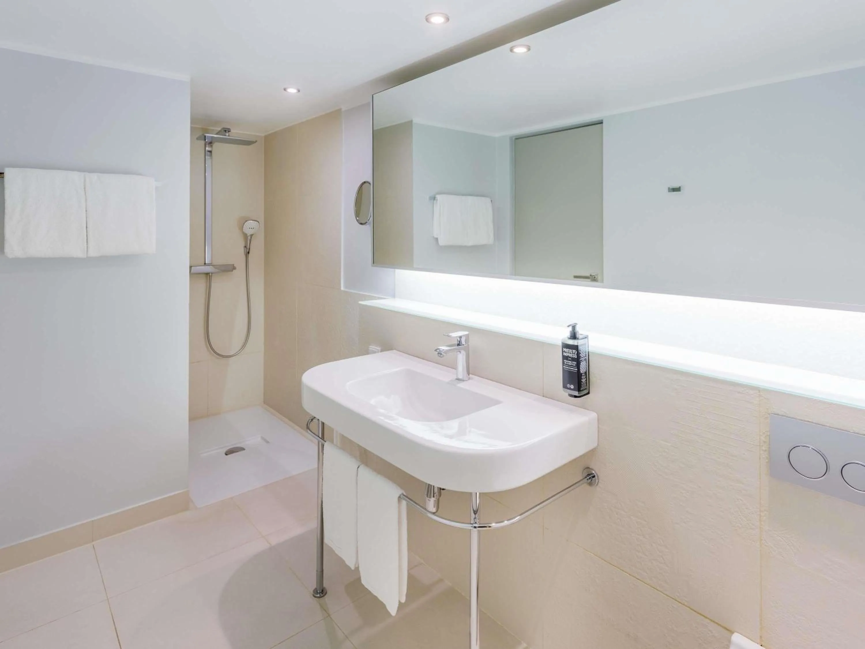 Bedroom in ibis Styles Tallinn