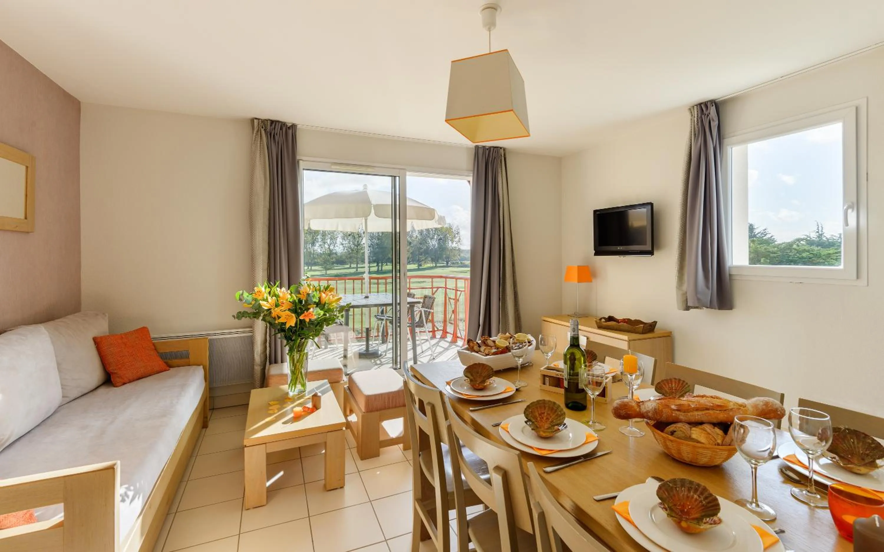 Dining area in Lagrange Vacances Cap Green