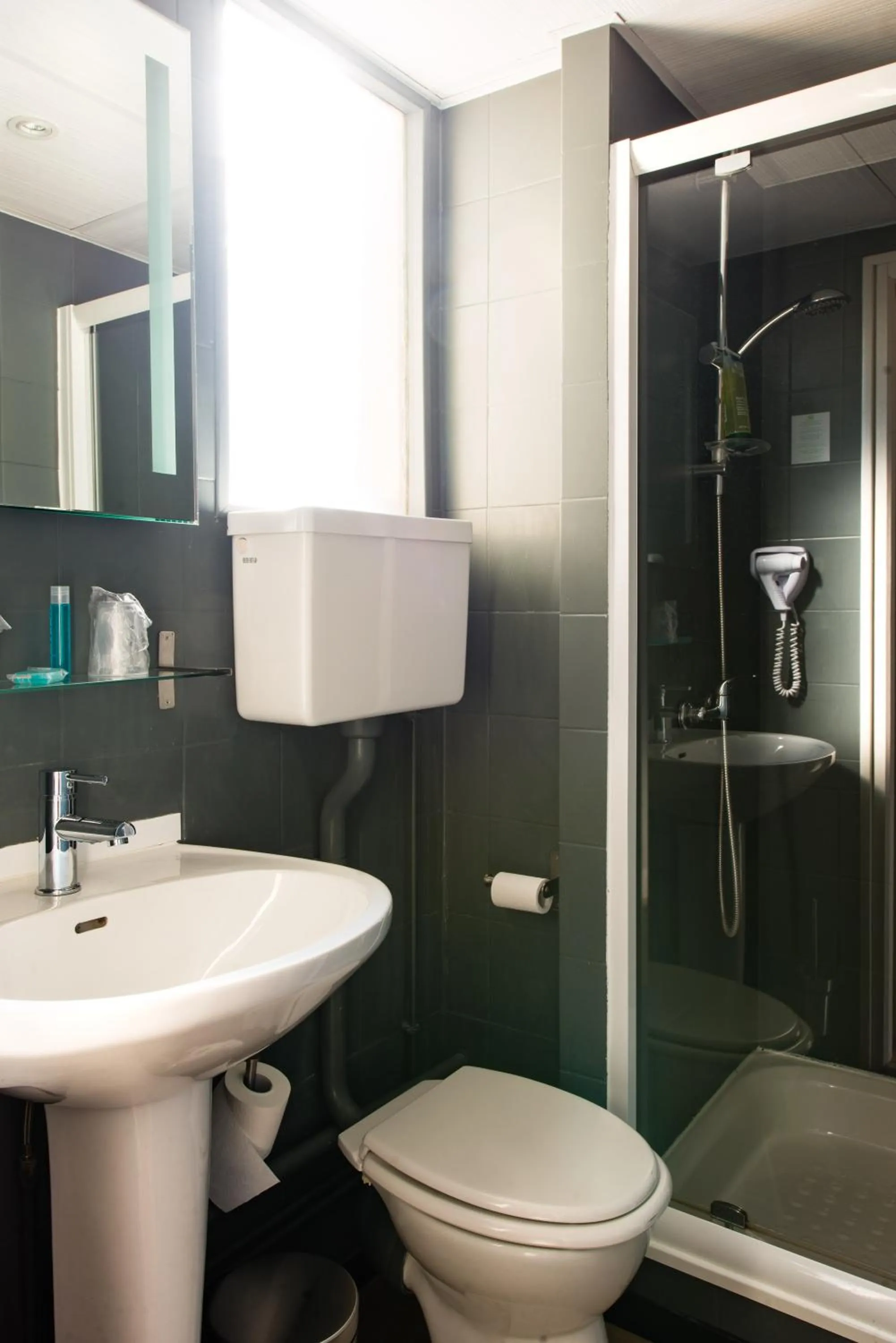 Bathroom in Hôtel Atrium