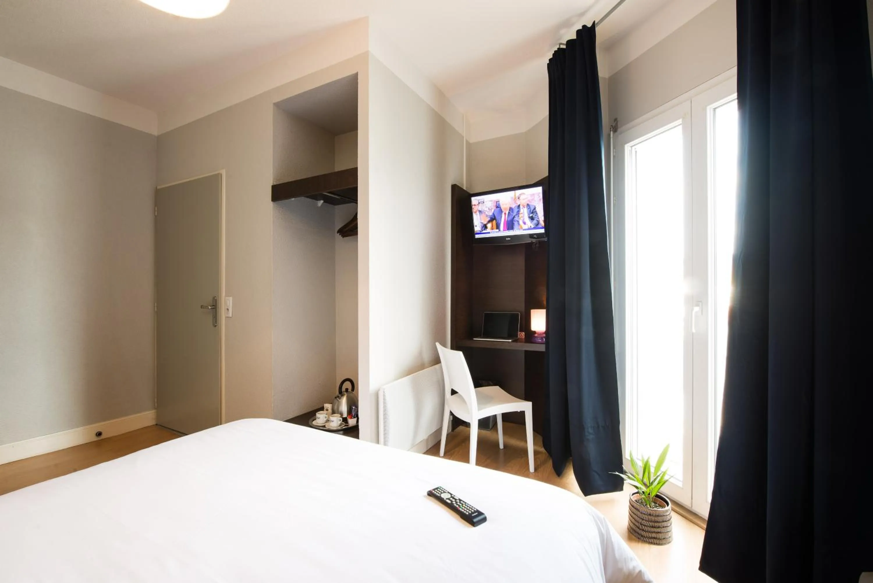 Photo of the whole room in Hôtel Atrium