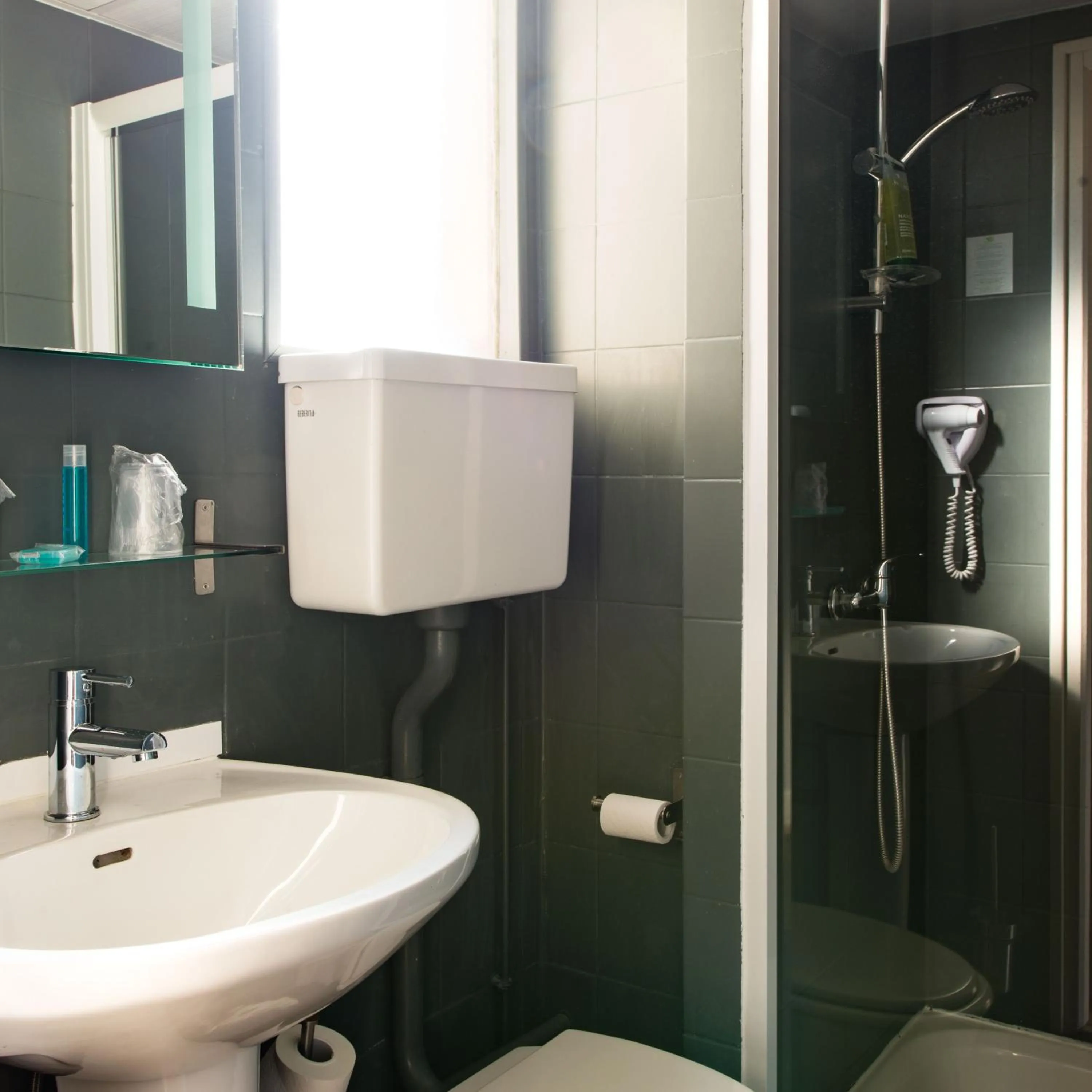 Bathroom in Hôtel Atrium