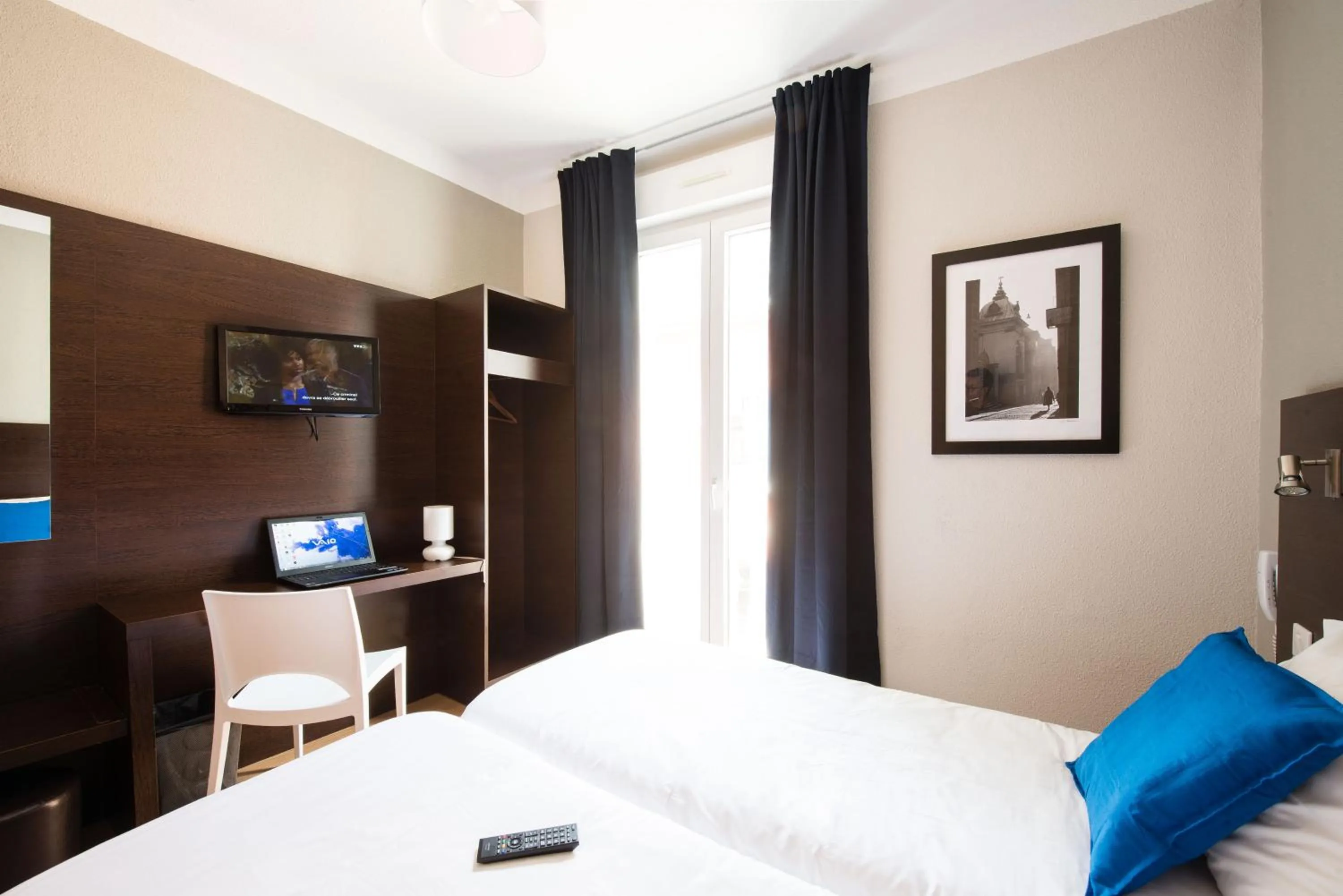 Photo of the whole room in Hôtel Atrium