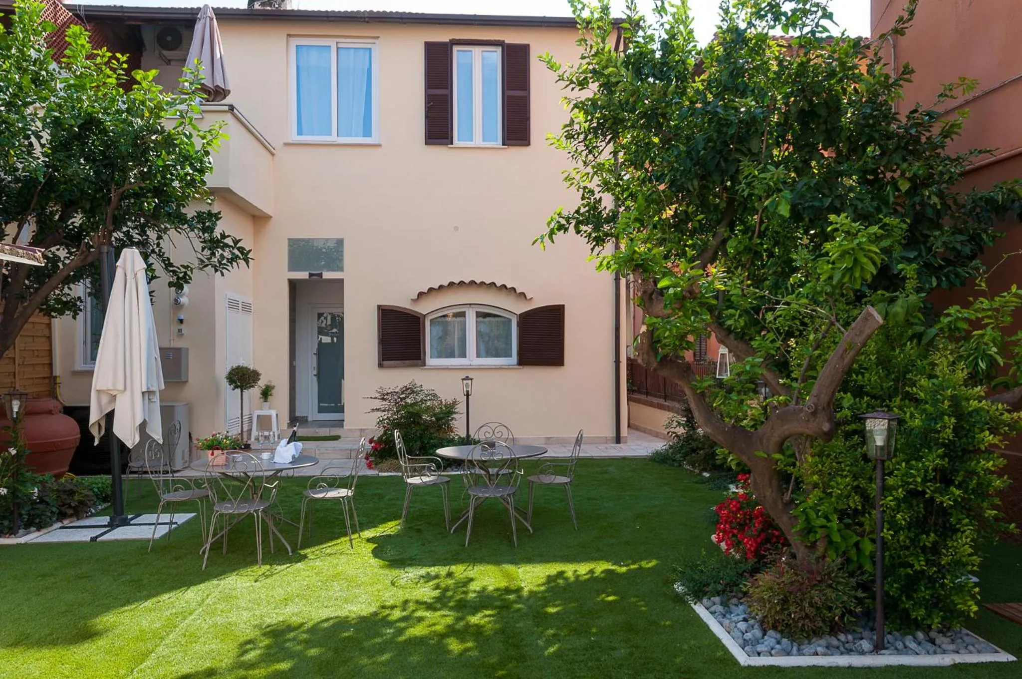 Facade/entrance in Quiet Home Terracina Apartments