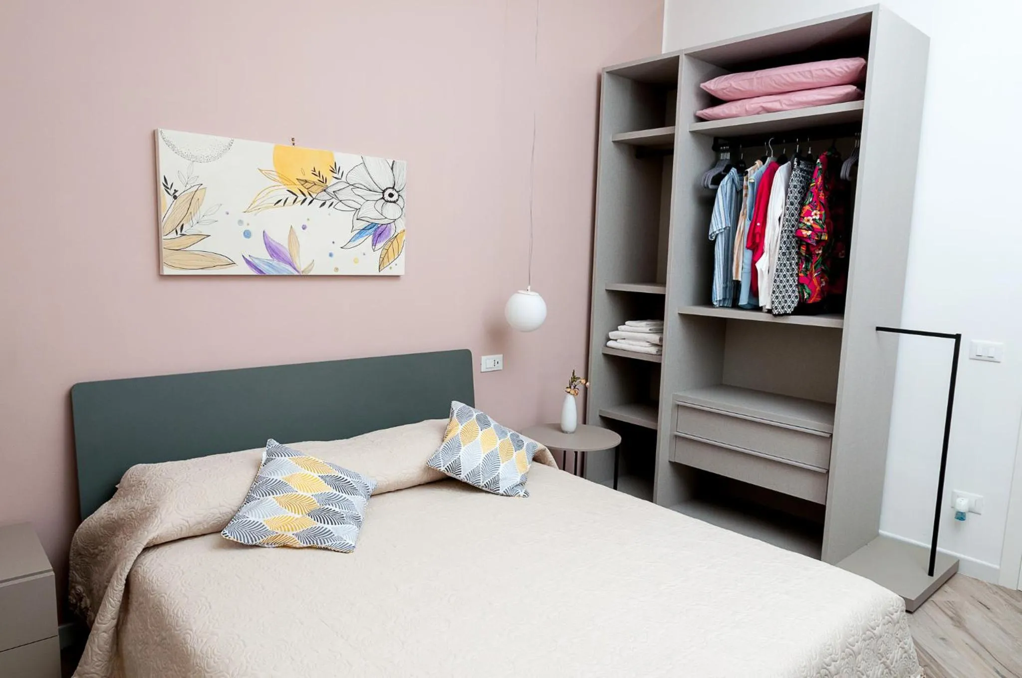 Photo of the whole room, Bed in Quiet Home Terracina Apartments
