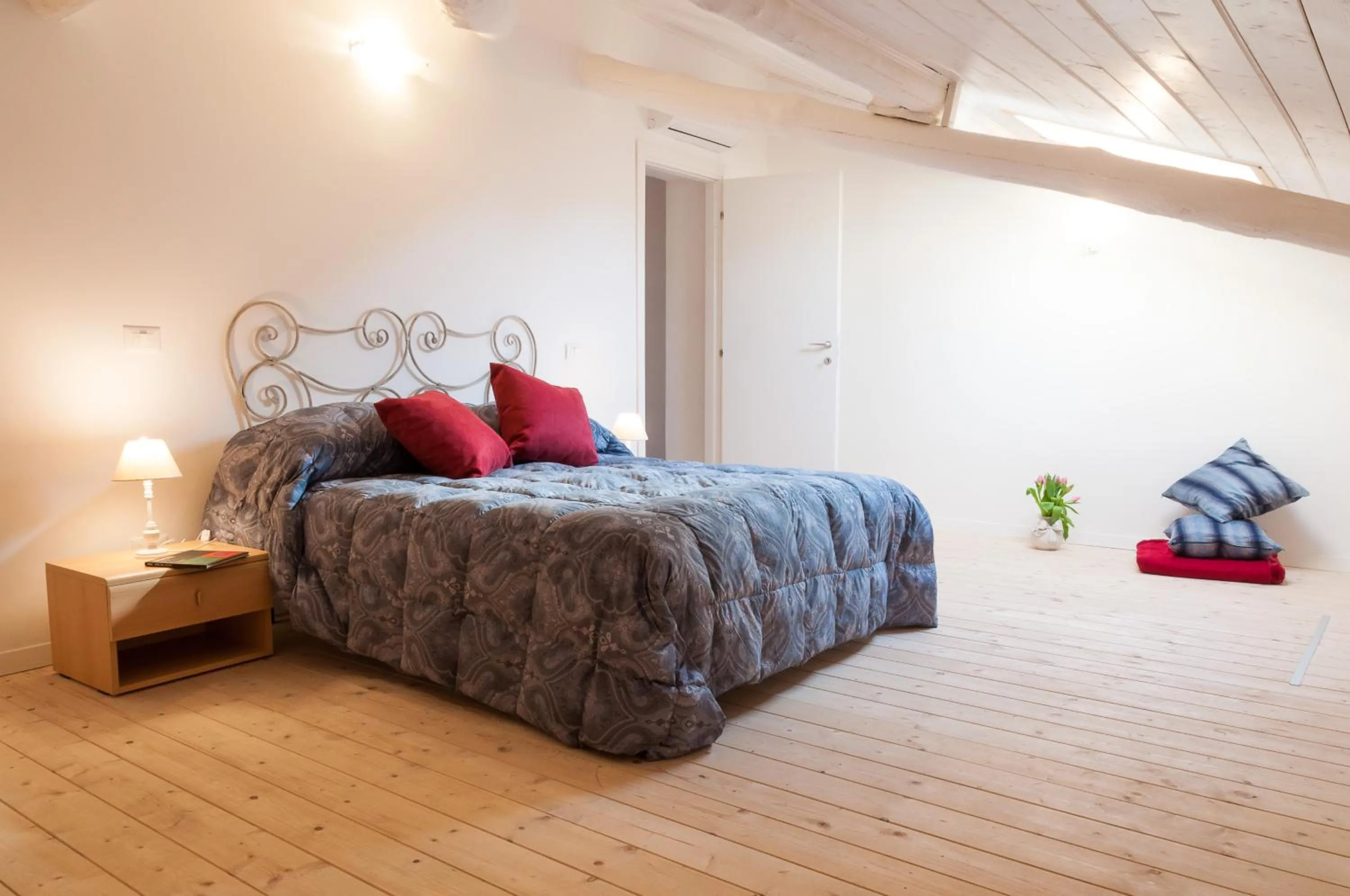 Bedroom, Bed in Quiet Home Terracina Apartments