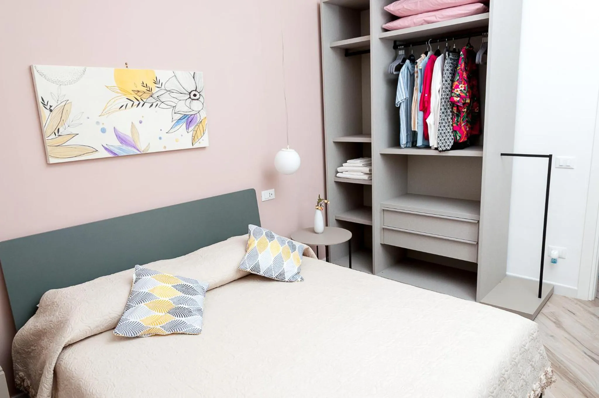 Photo of the whole room, Bed in Quiet Home Terracina Apartments