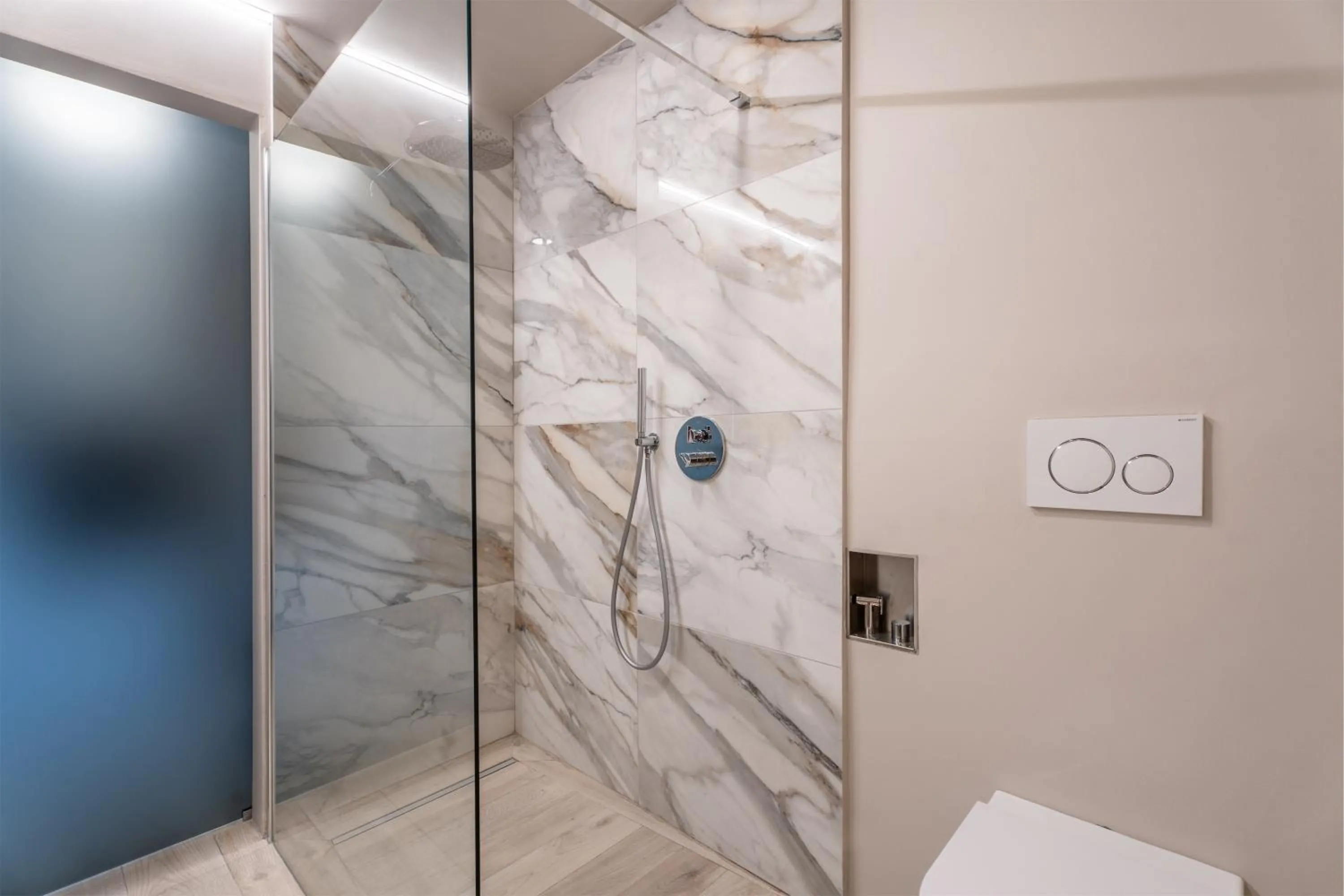 Shower in Hotel Diana