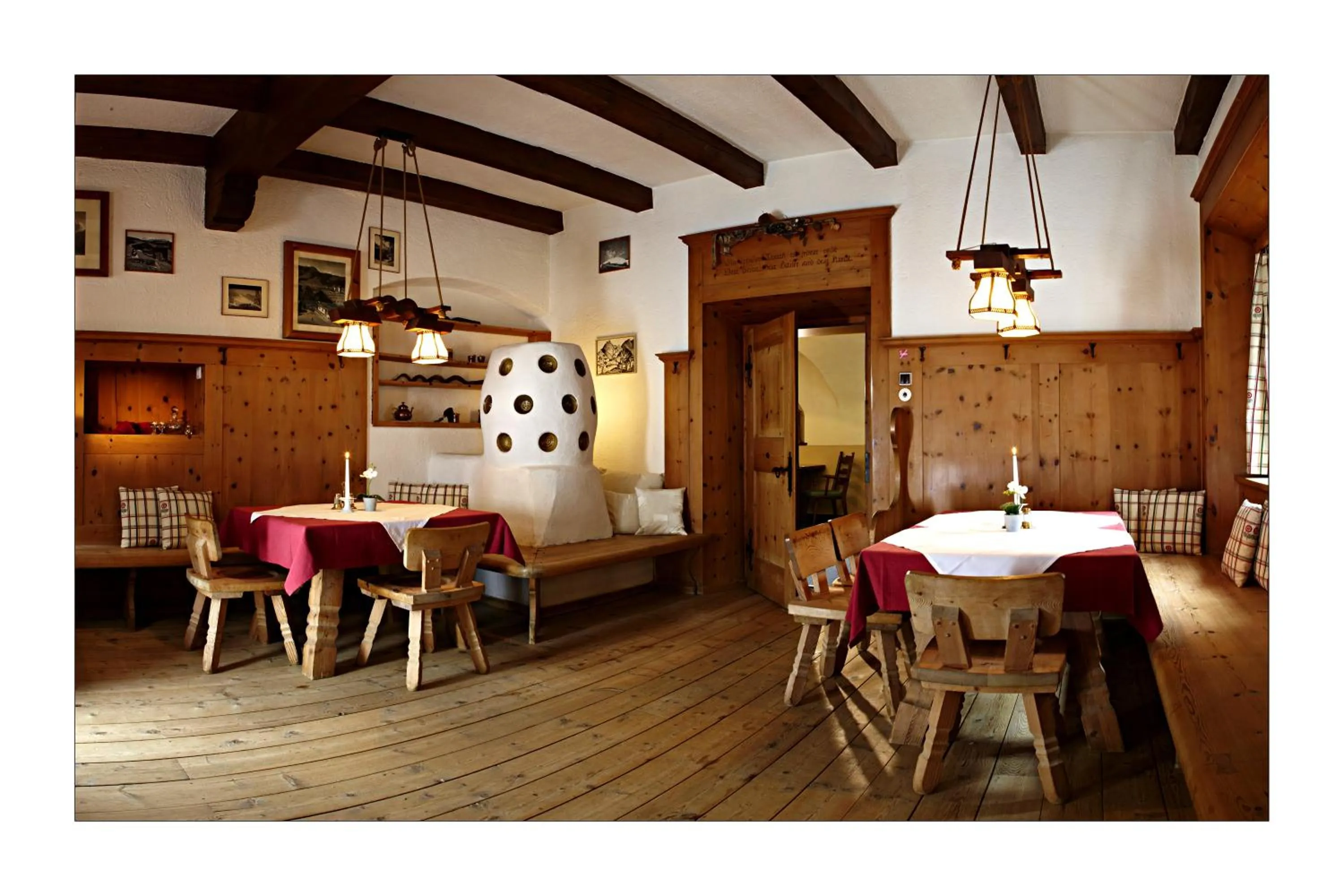 Lounge or bar, Restaurant/Places to Eat in Alpenhotel