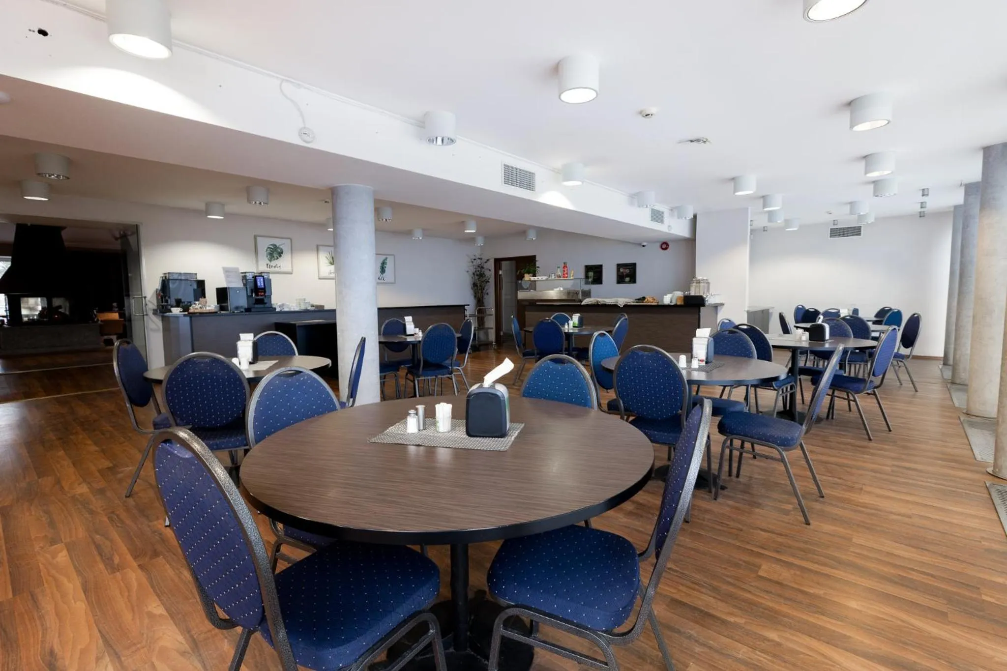 Restaurant/places to eat in Peoleo Hotell