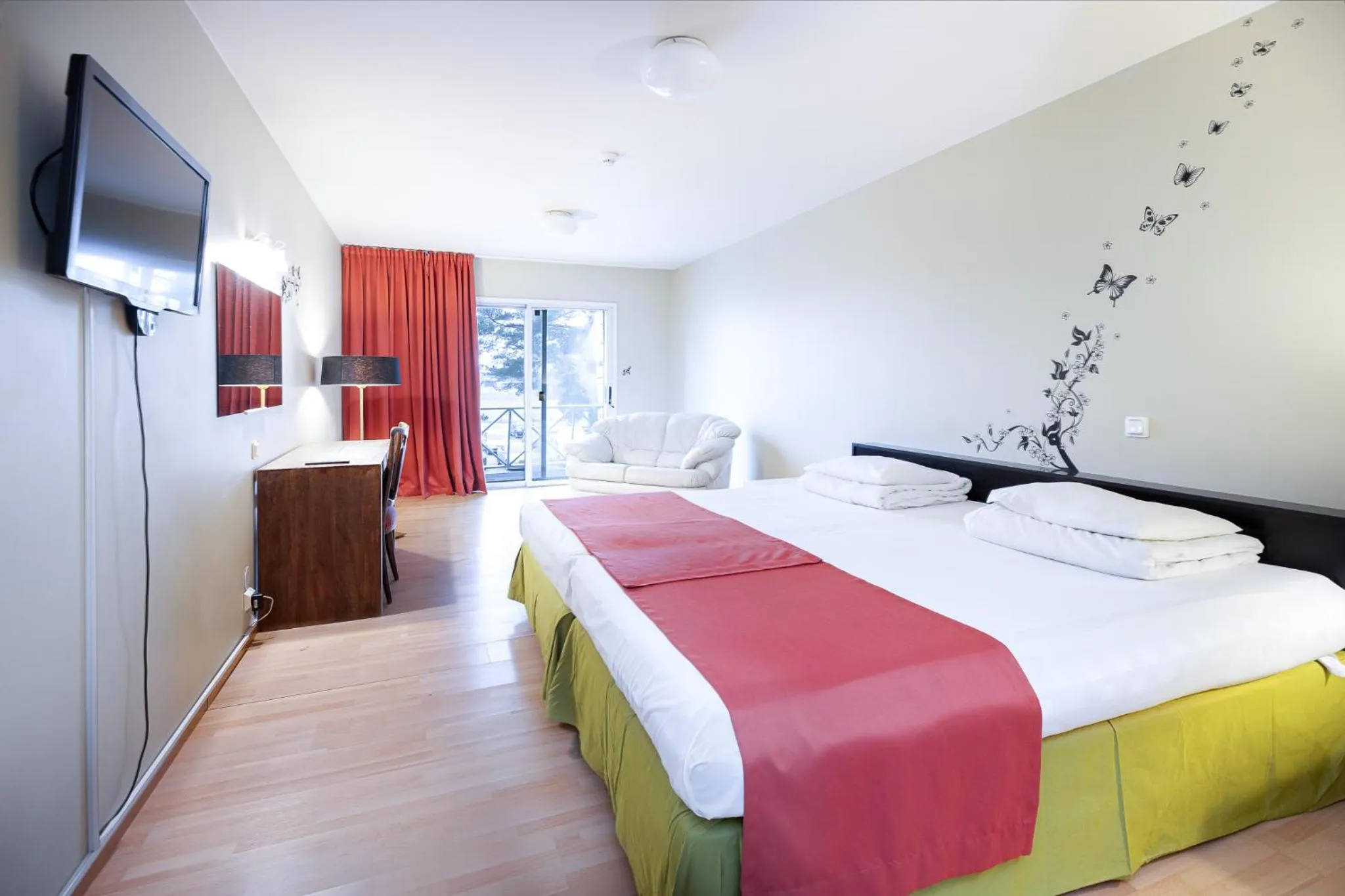 Photo of the whole room, Bed in Peoleo Hotell