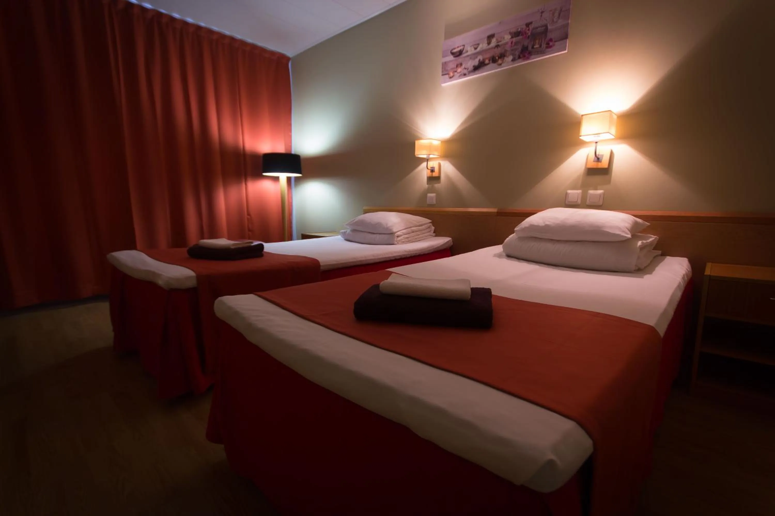 Bed in Peoleo Hotell