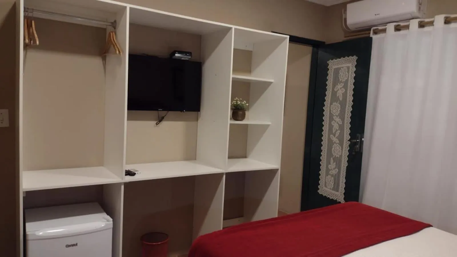 TV and multimedia, Bed in Suítes Bouganville