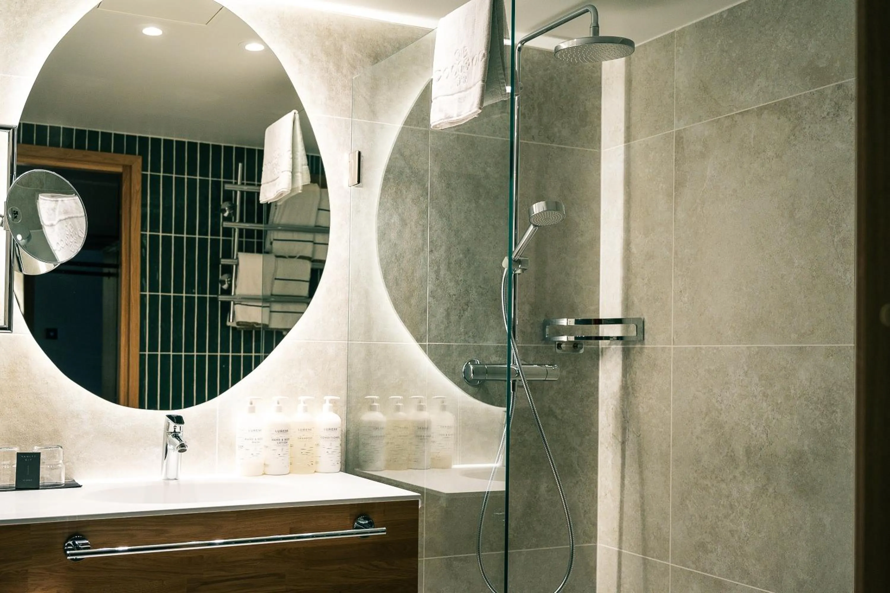 Shower in Hotel Verso