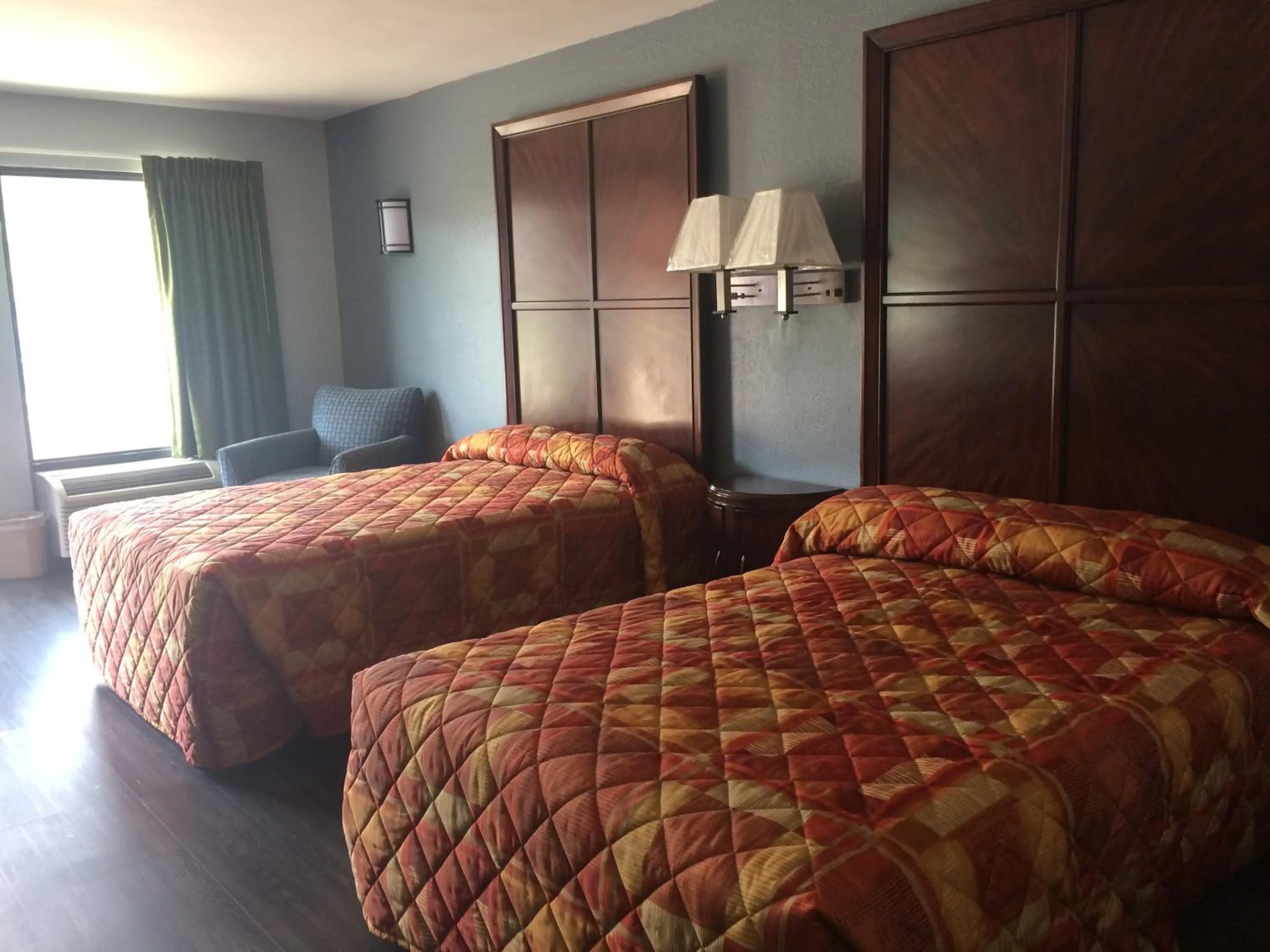 Bed in Gulf American Inns
