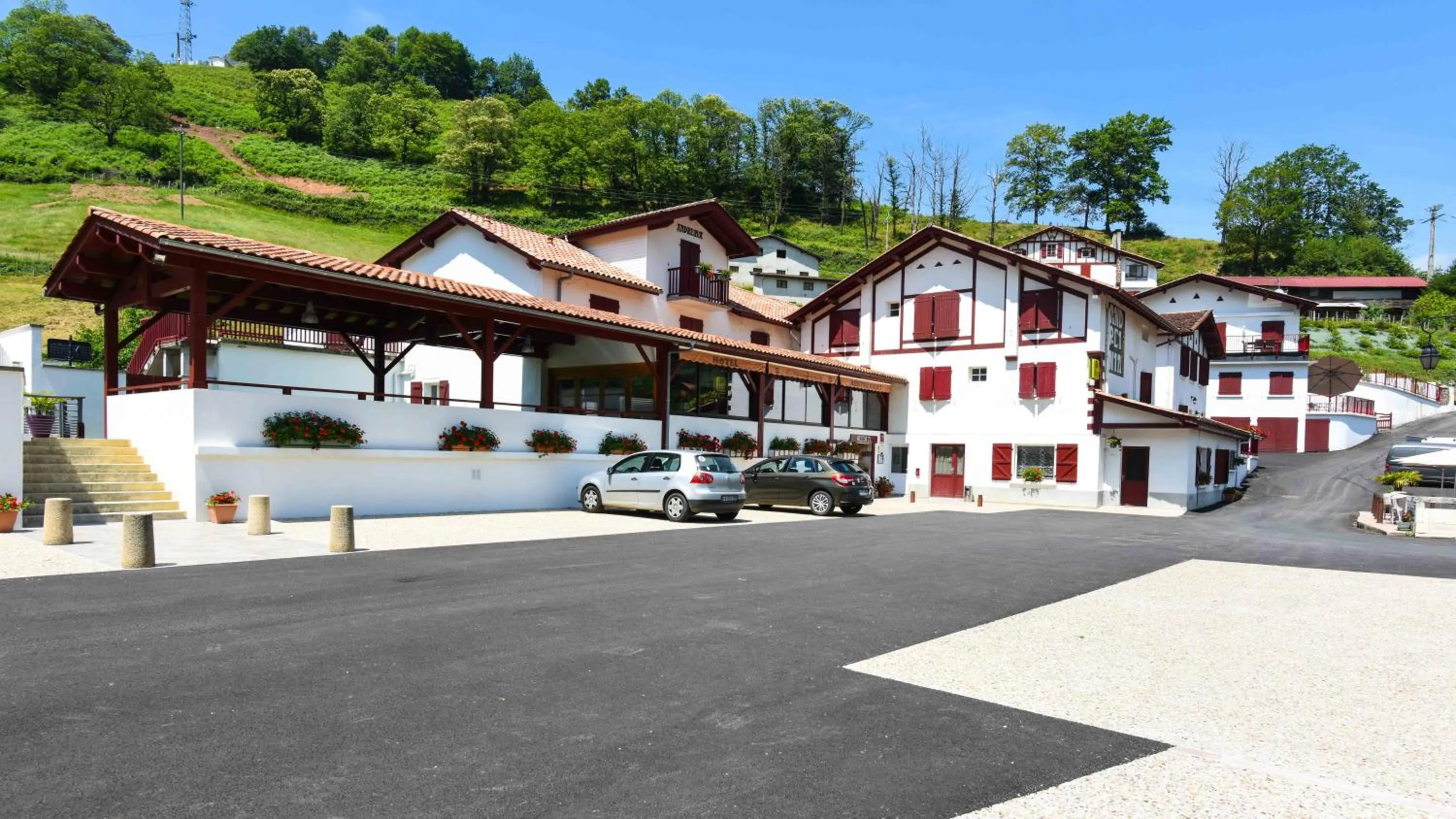 Logis Hôtel Andreinia & Cabanes