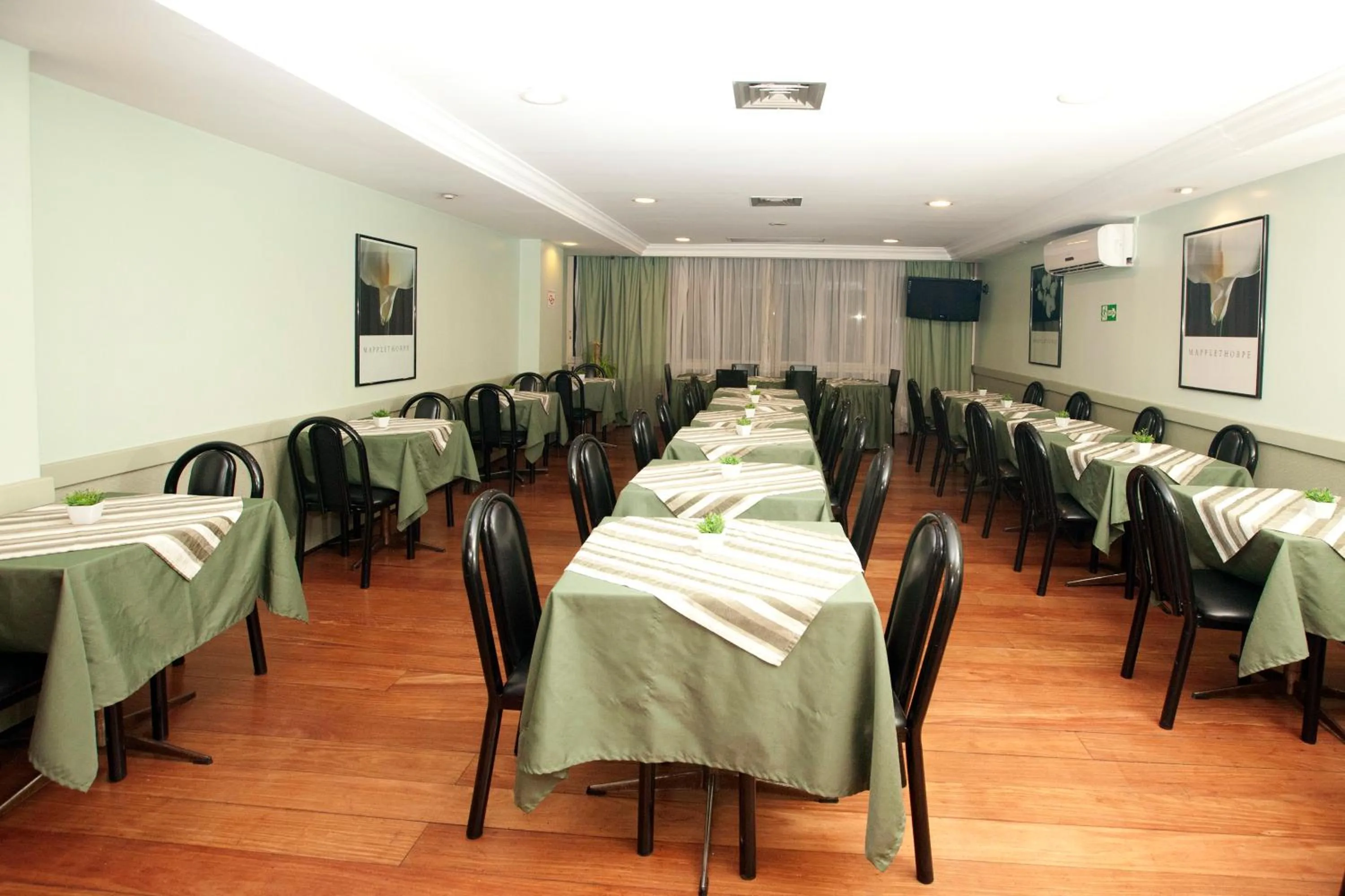 Restaurant/places to eat in Hotel Plaza Apolo