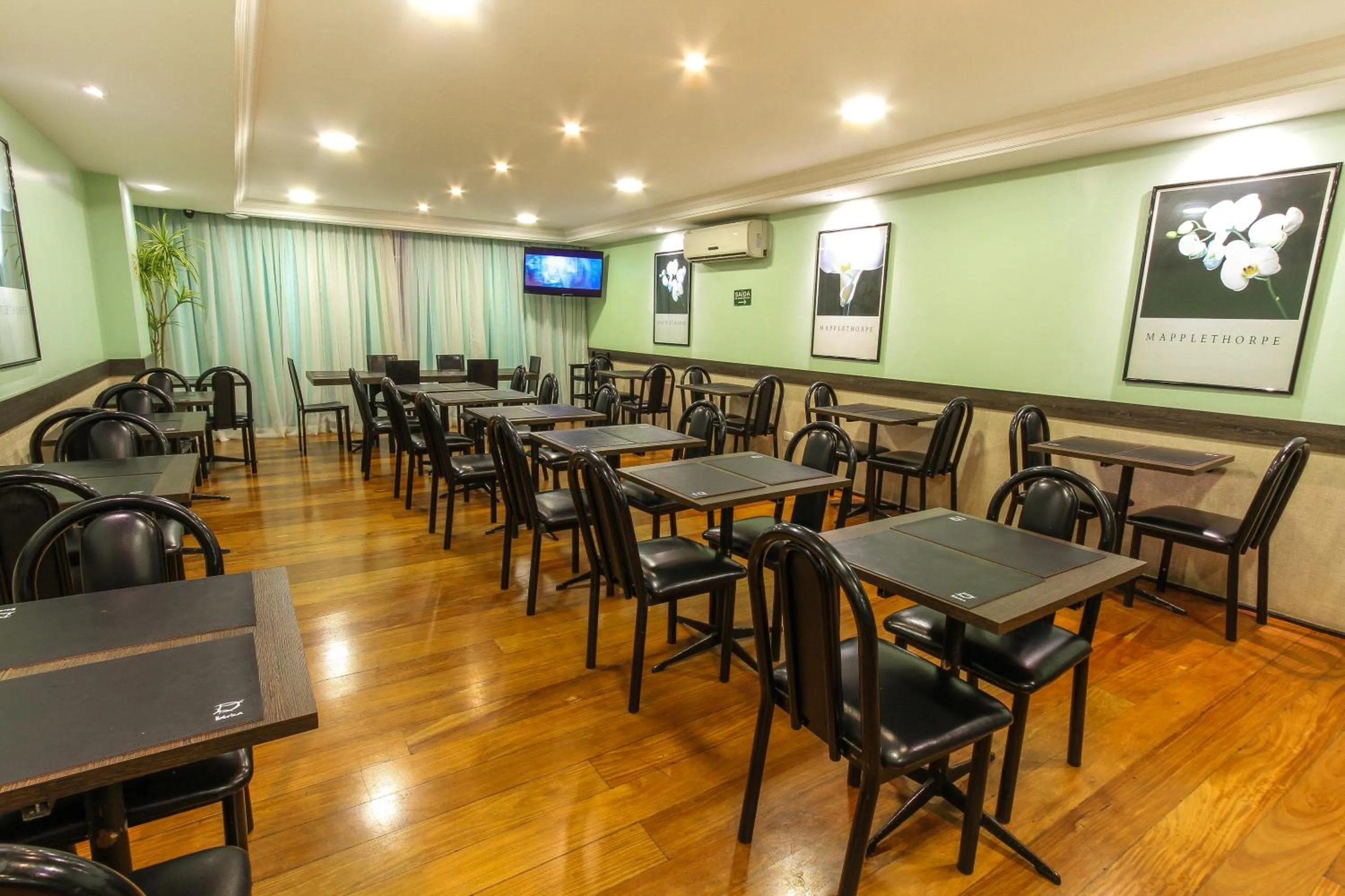 Restaurant/places to eat in Hotel Plaza Apolo