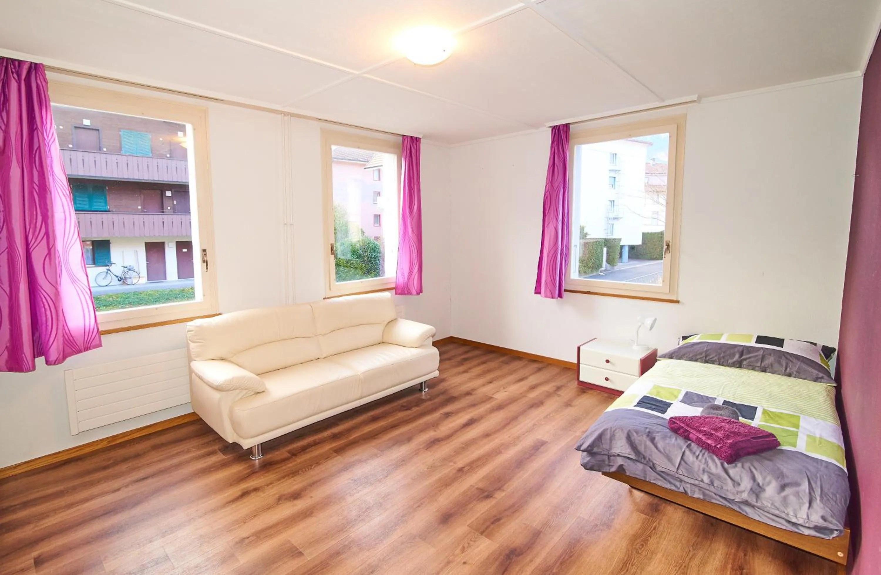 Deluxe Apartment in New West Station