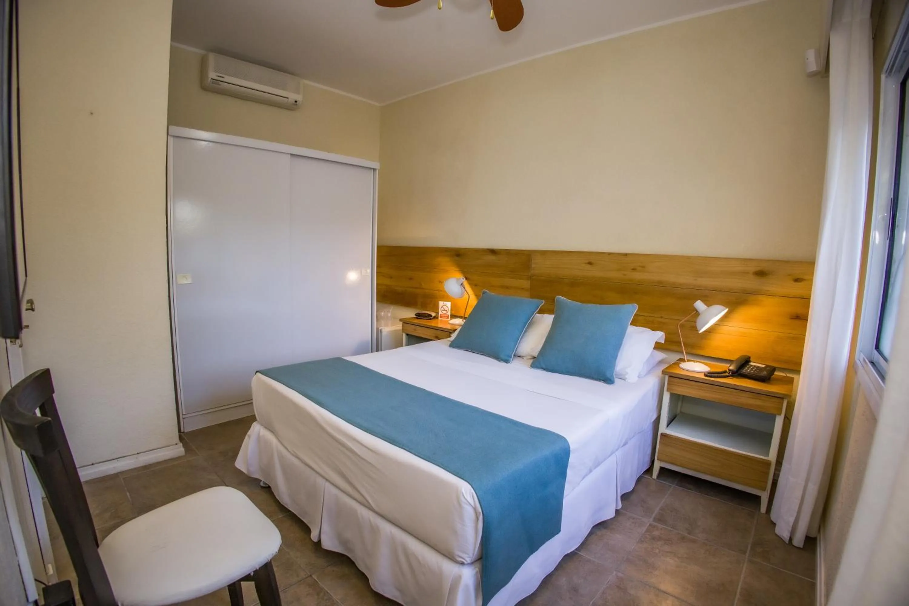 Bedroom, Bed in Joan Miró Hotel