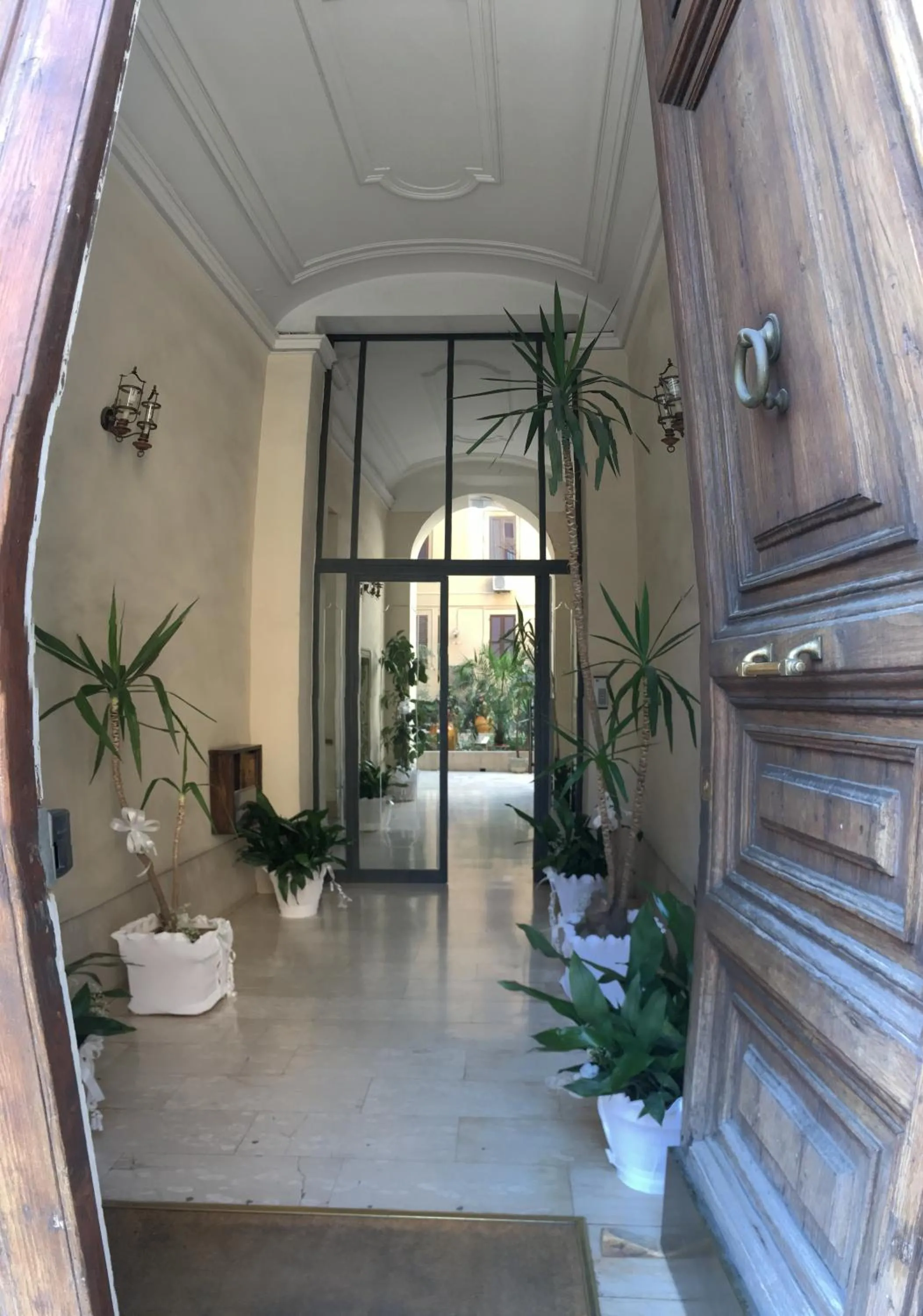 Facade/entrance in MiRhome Guest House