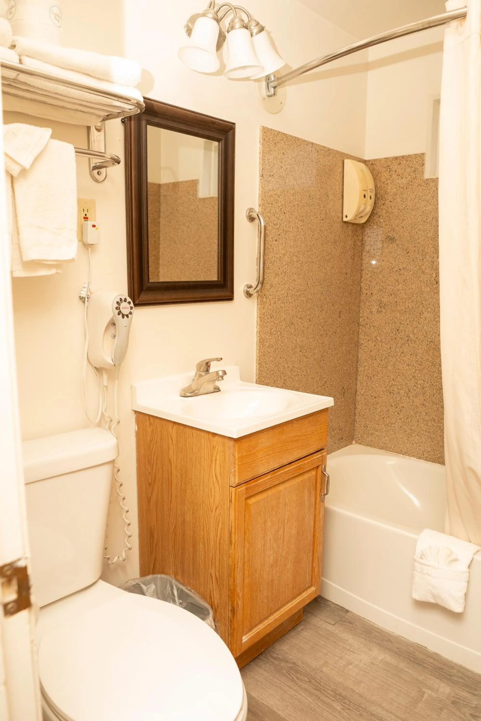 Shower in Auto Inn Motel & RV Park