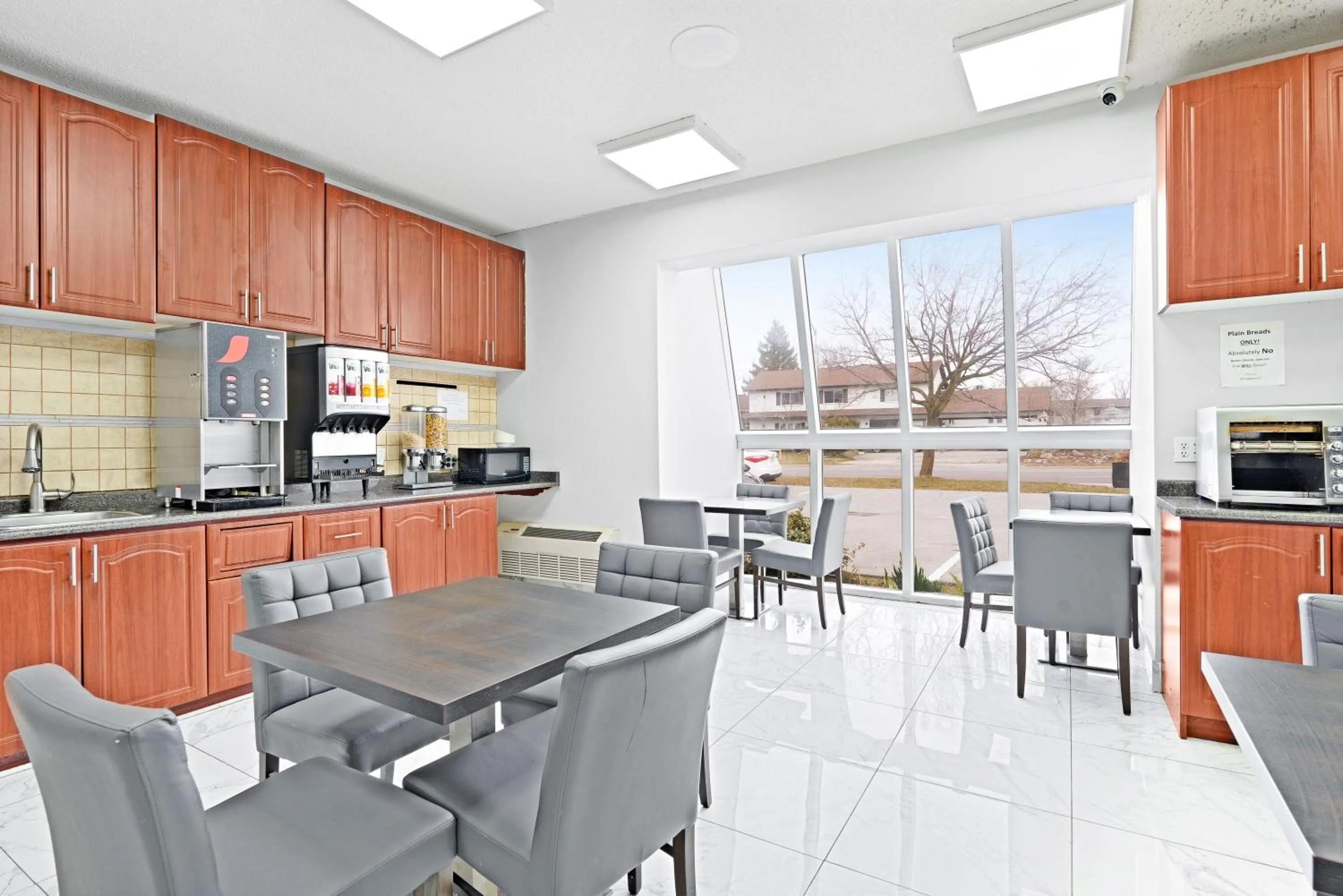 Breakfast in Niagara Lodge & Suites