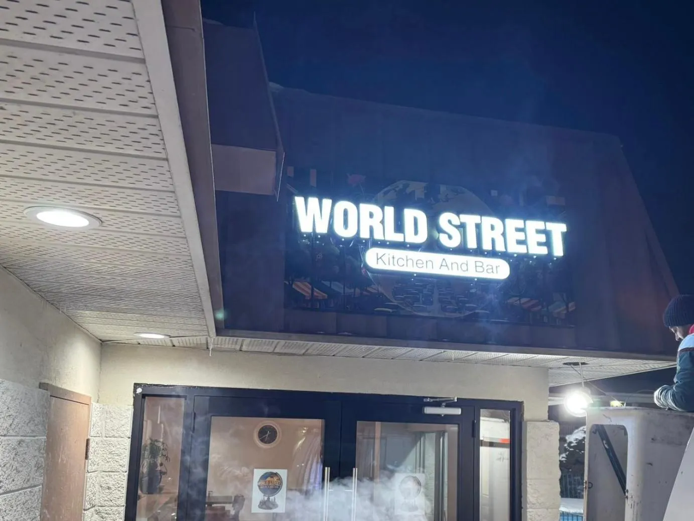 Restaurant/places to eat in Niagara Lodge & Suites