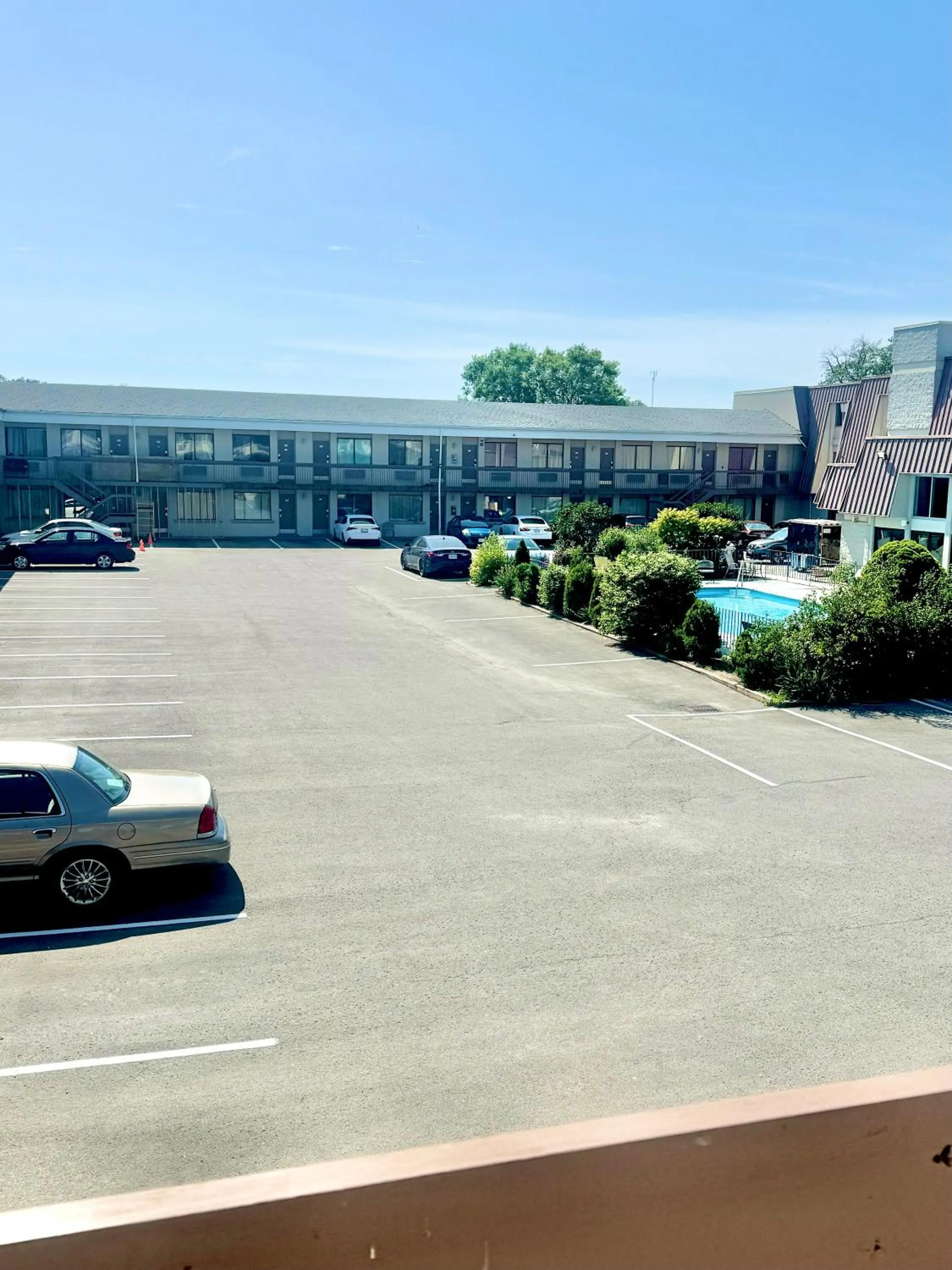 Parking in Niagara Lodge & Suites