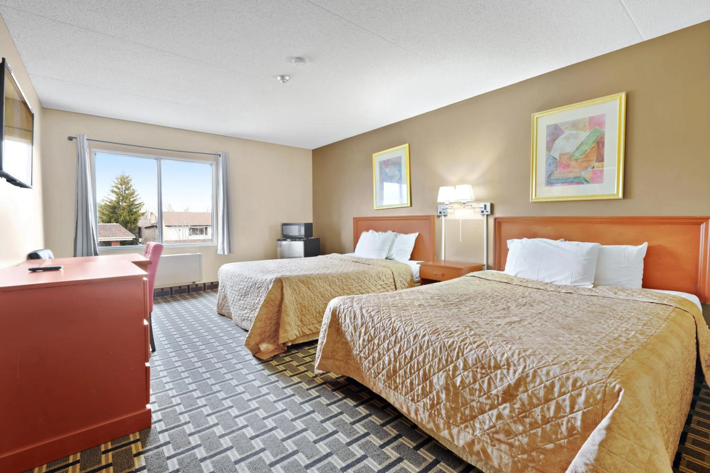 Bedroom, Bed in Niagara Lodge & Suites