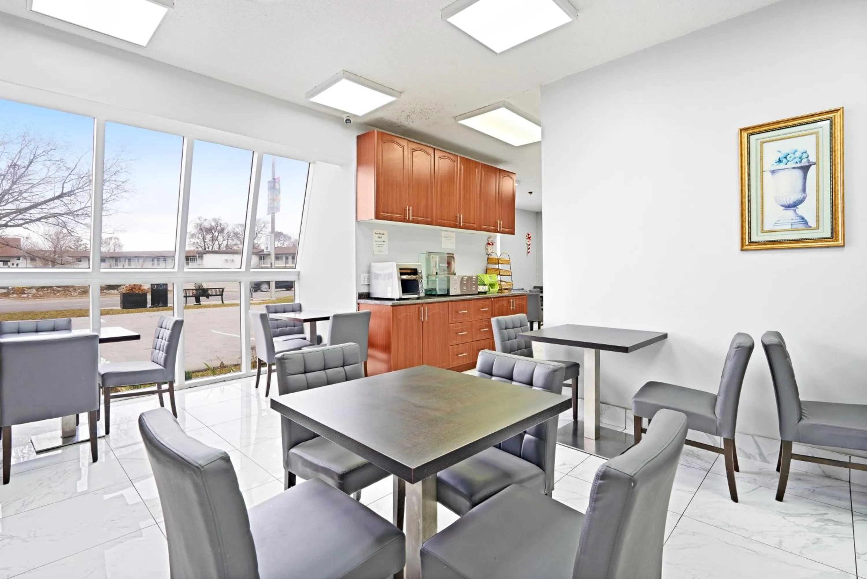 Breakfast in Niagara Lodge & Suites