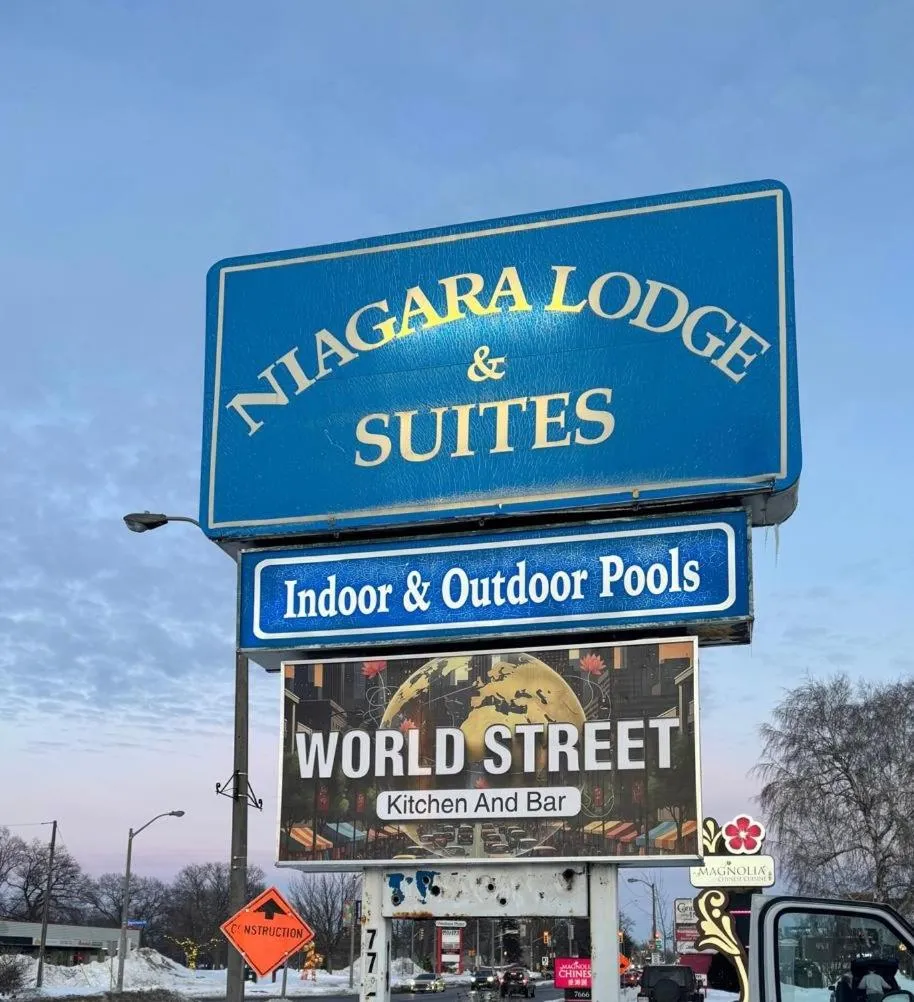 Restaurant/places to eat in Niagara Lodge & Suites