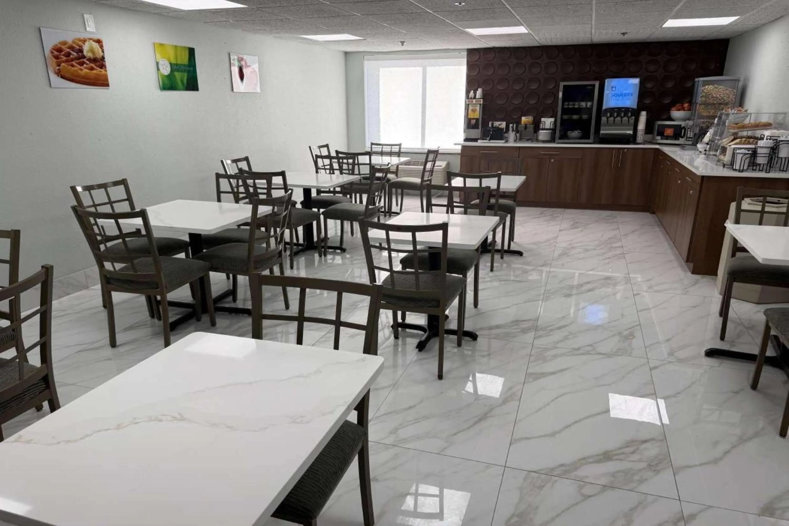 Restaurant/places to eat in Wingate by Wyndham Livonia