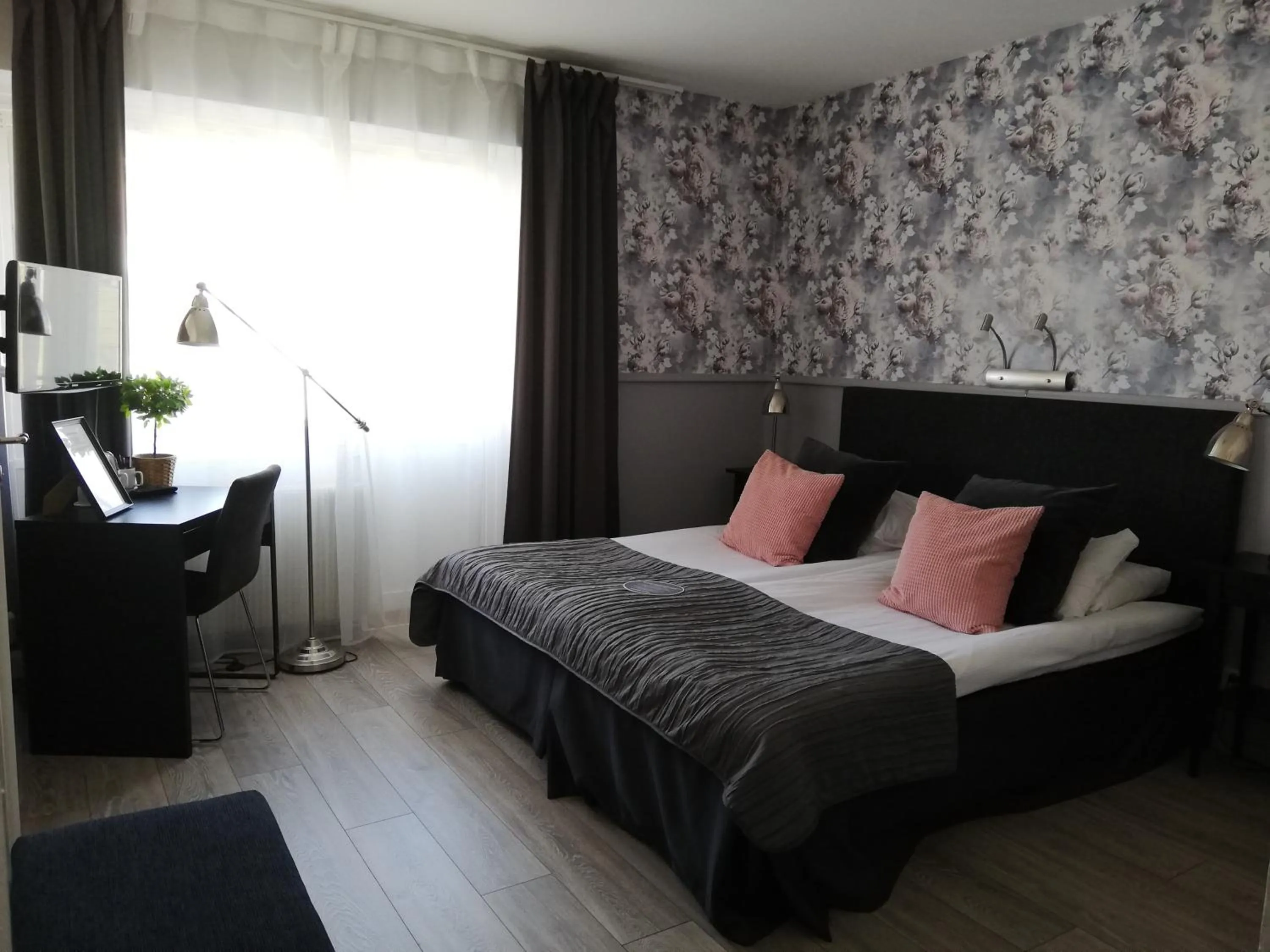 Bed in Strand Hotell