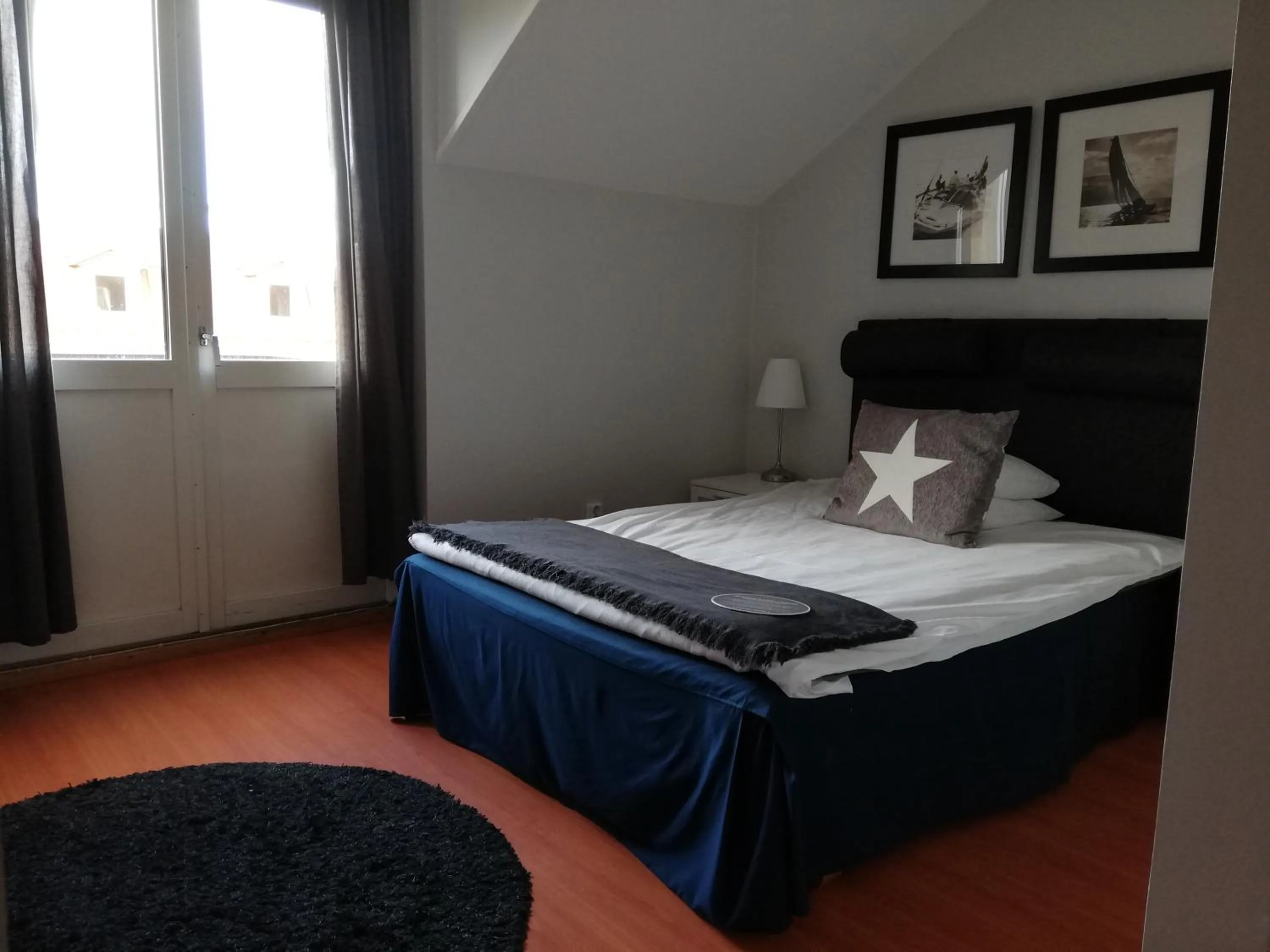 Bed in Strand Hotell