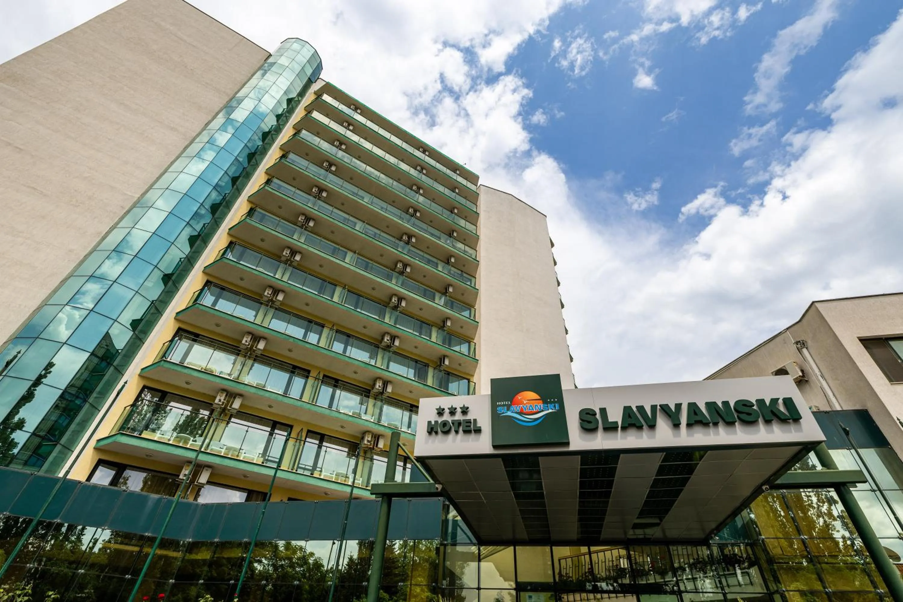 Property building in Hotel Slavyanski