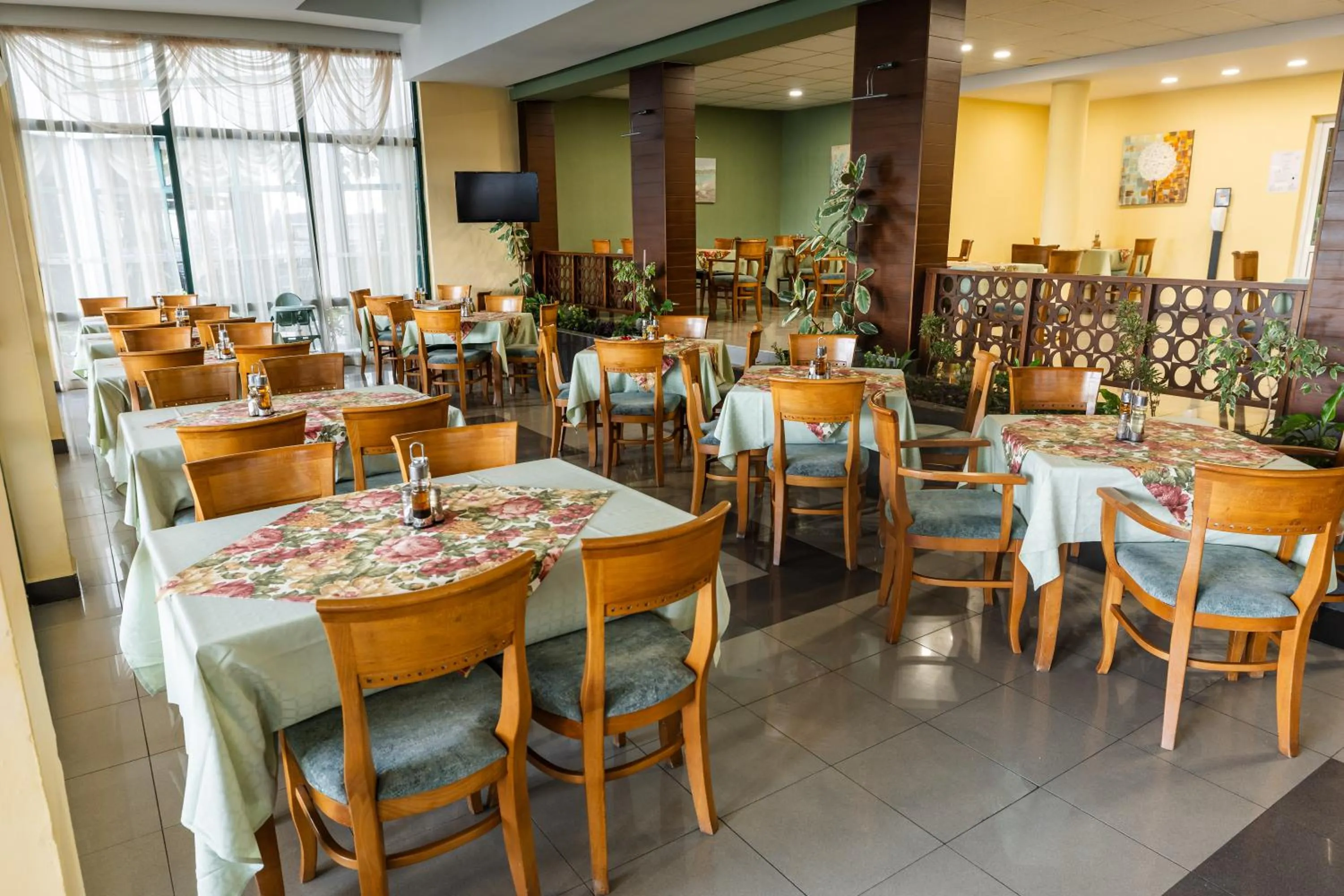 Restaurant/places to eat in Hotel Slavyanski
