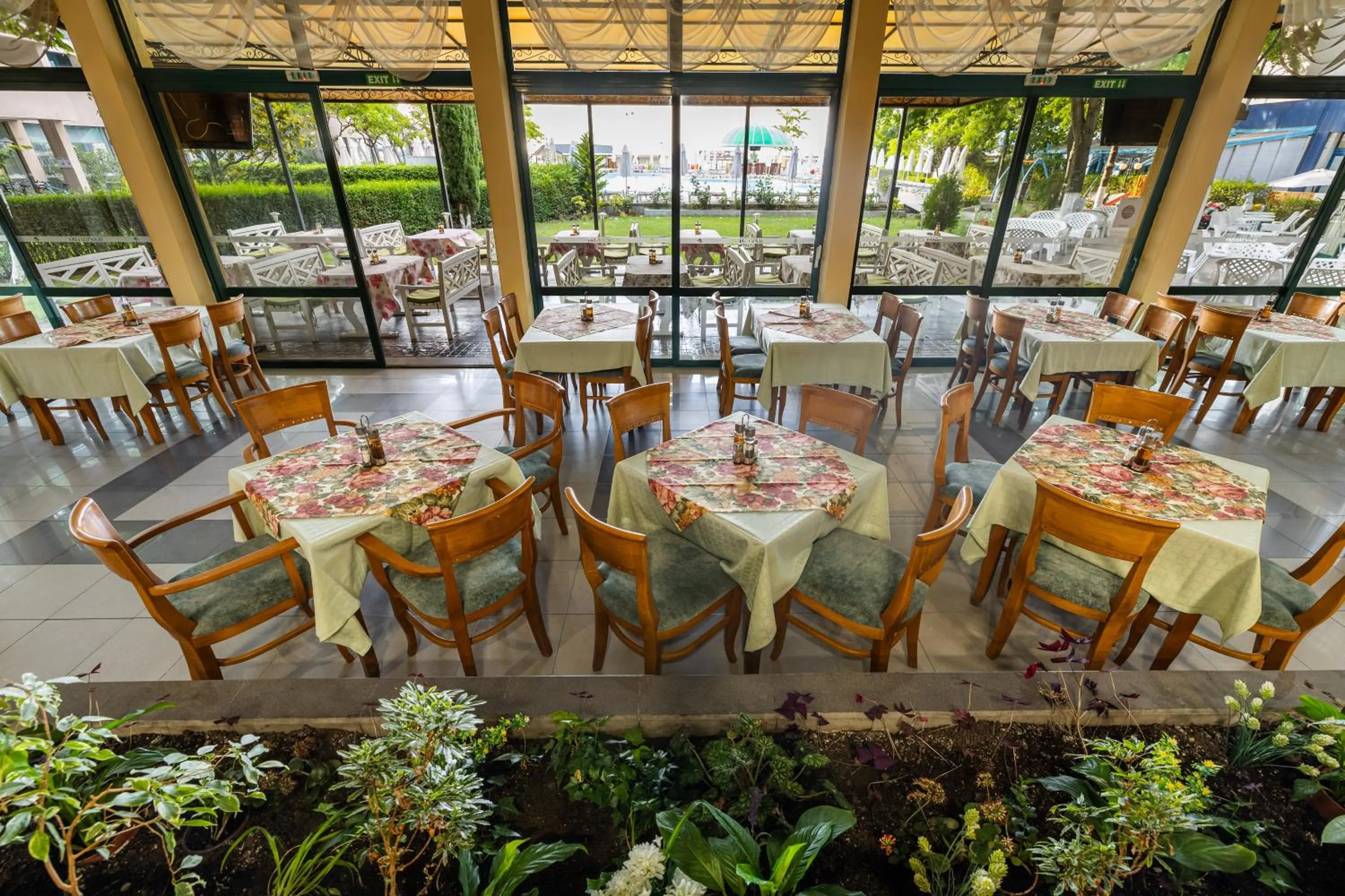 Restaurant/places to eat in Hotel Slavyanski