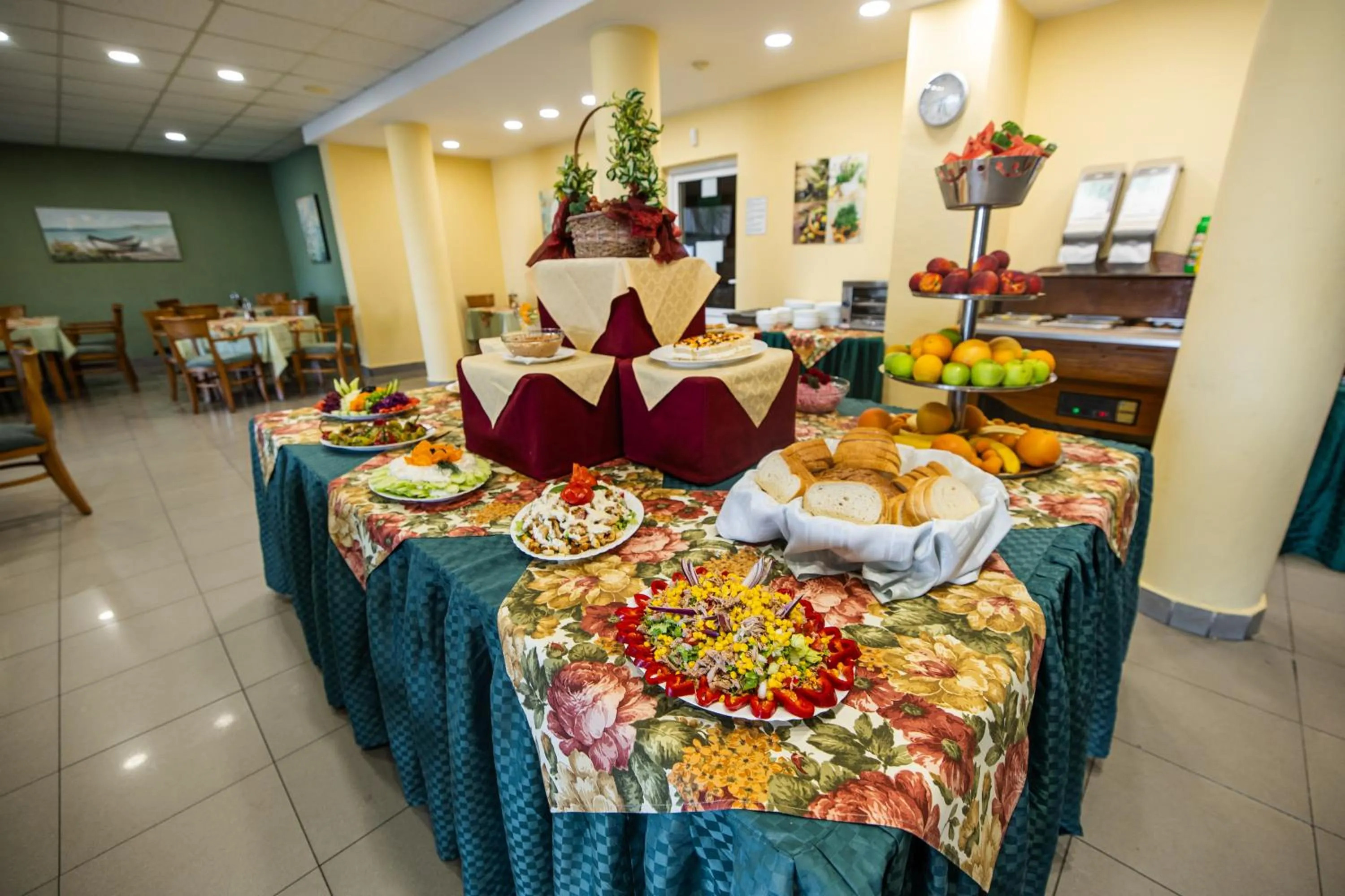 Restaurant/places to eat in Hotel Slavyanski