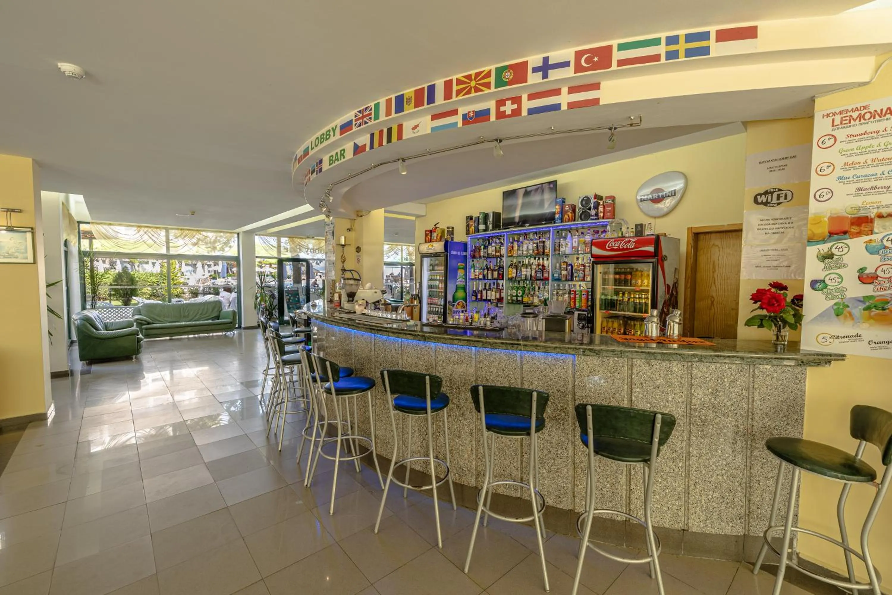 Lounge or bar in Hotel Slavyanski