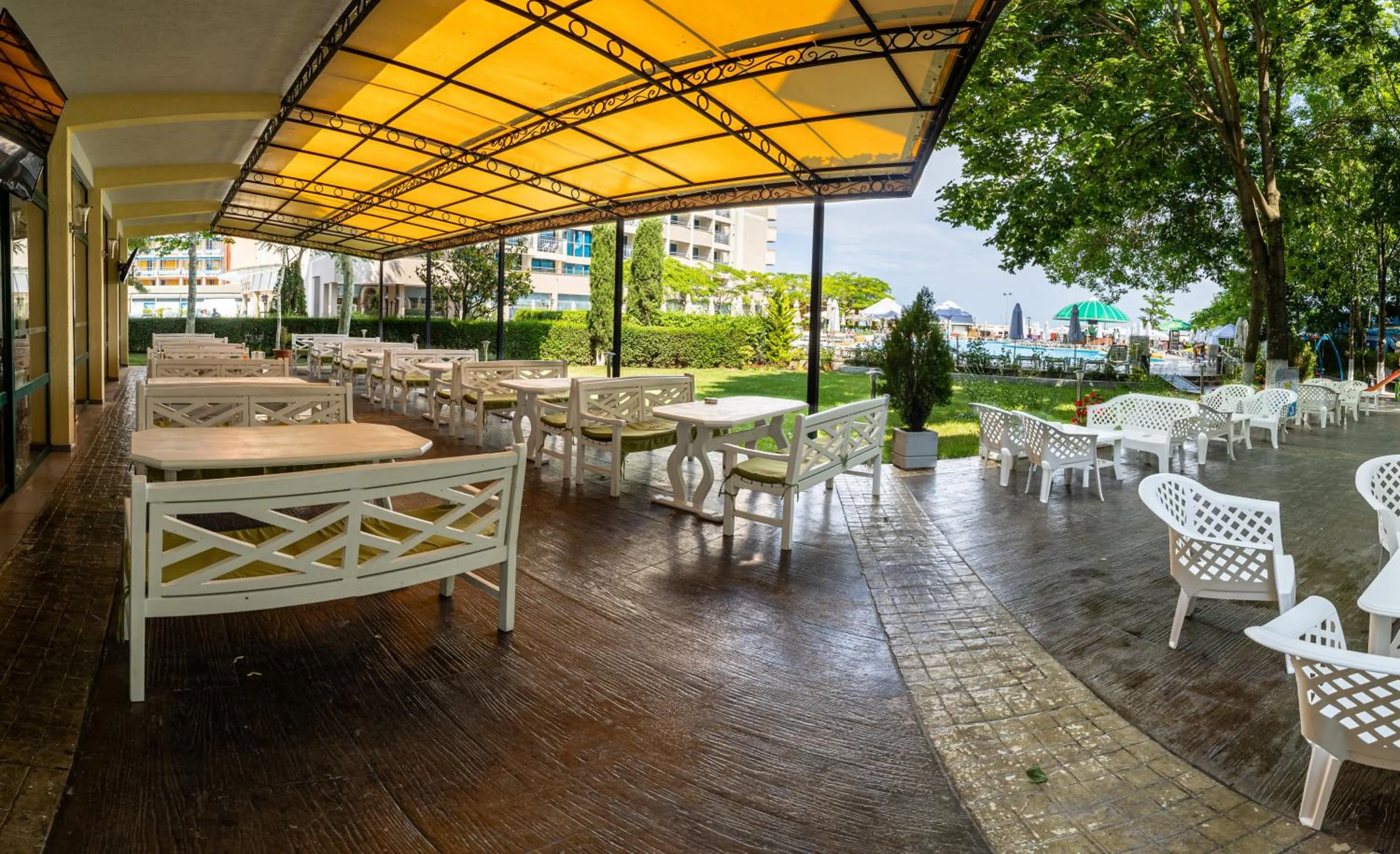 Patio in Hotel Slavyanski