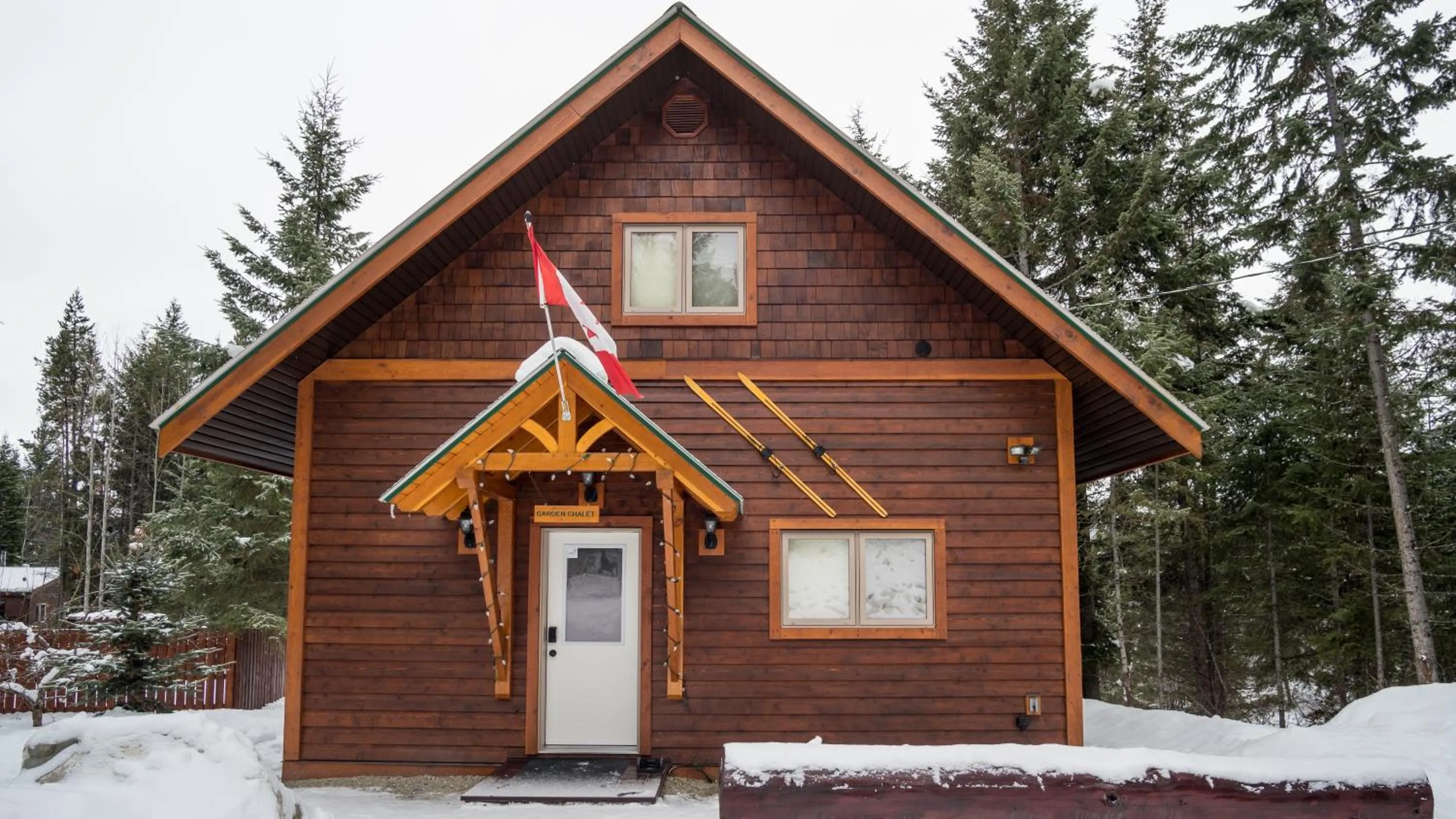 Property building in Cedar House Restaurant & Chalets