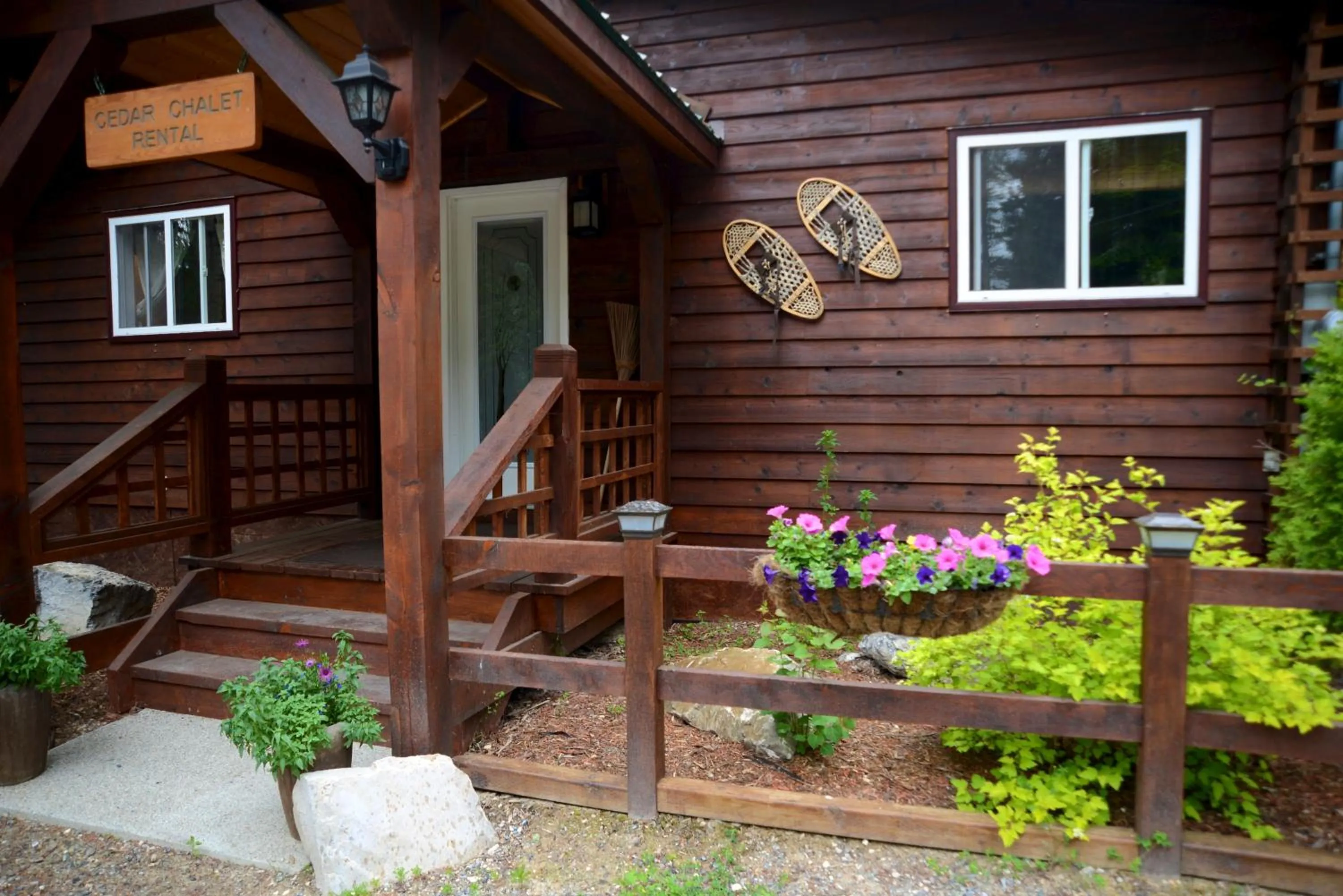 Facade/entrance in Cedar House Restaurant & Chalets