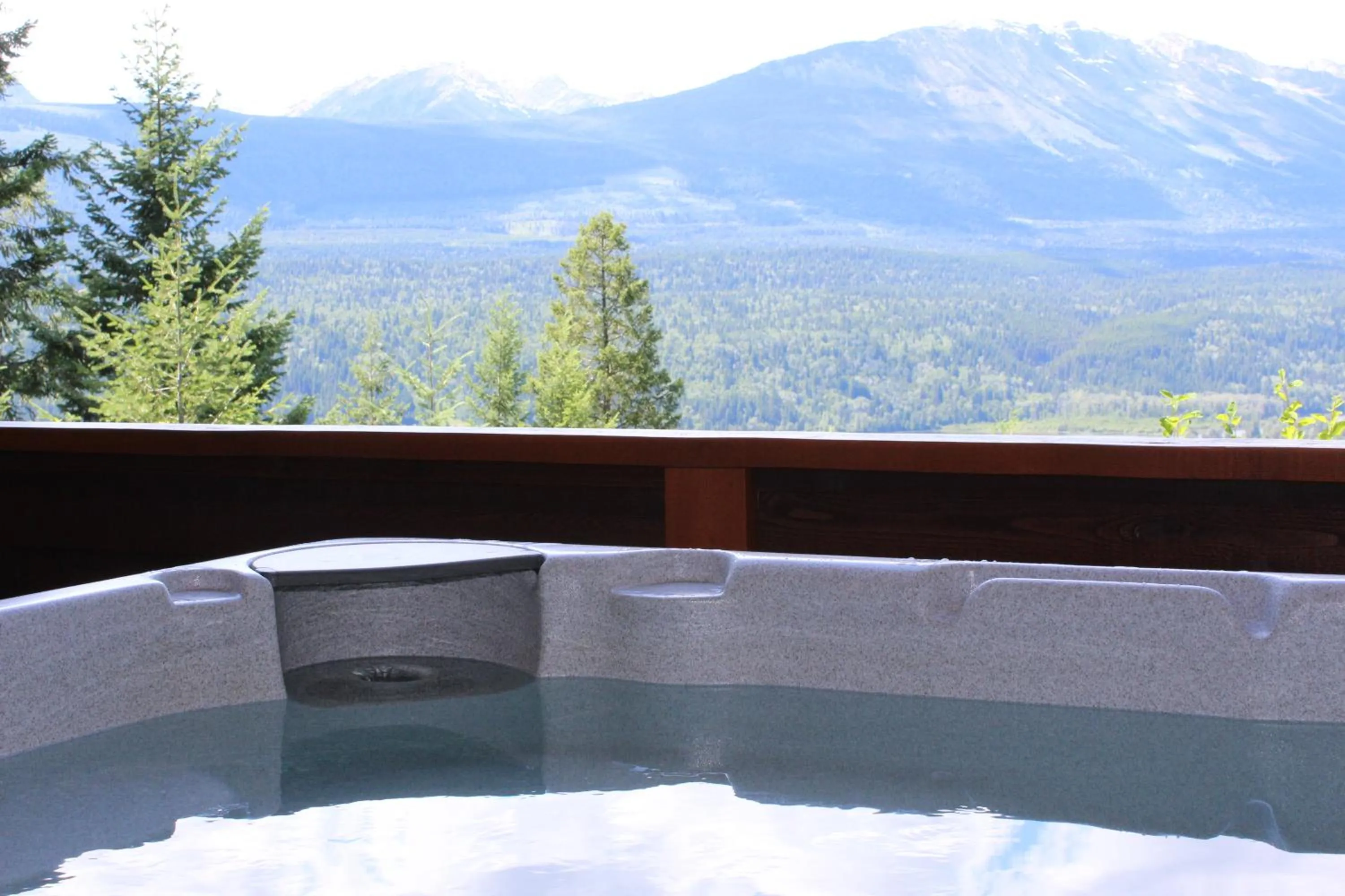 Patio in Cedar House Restaurant & Chalets