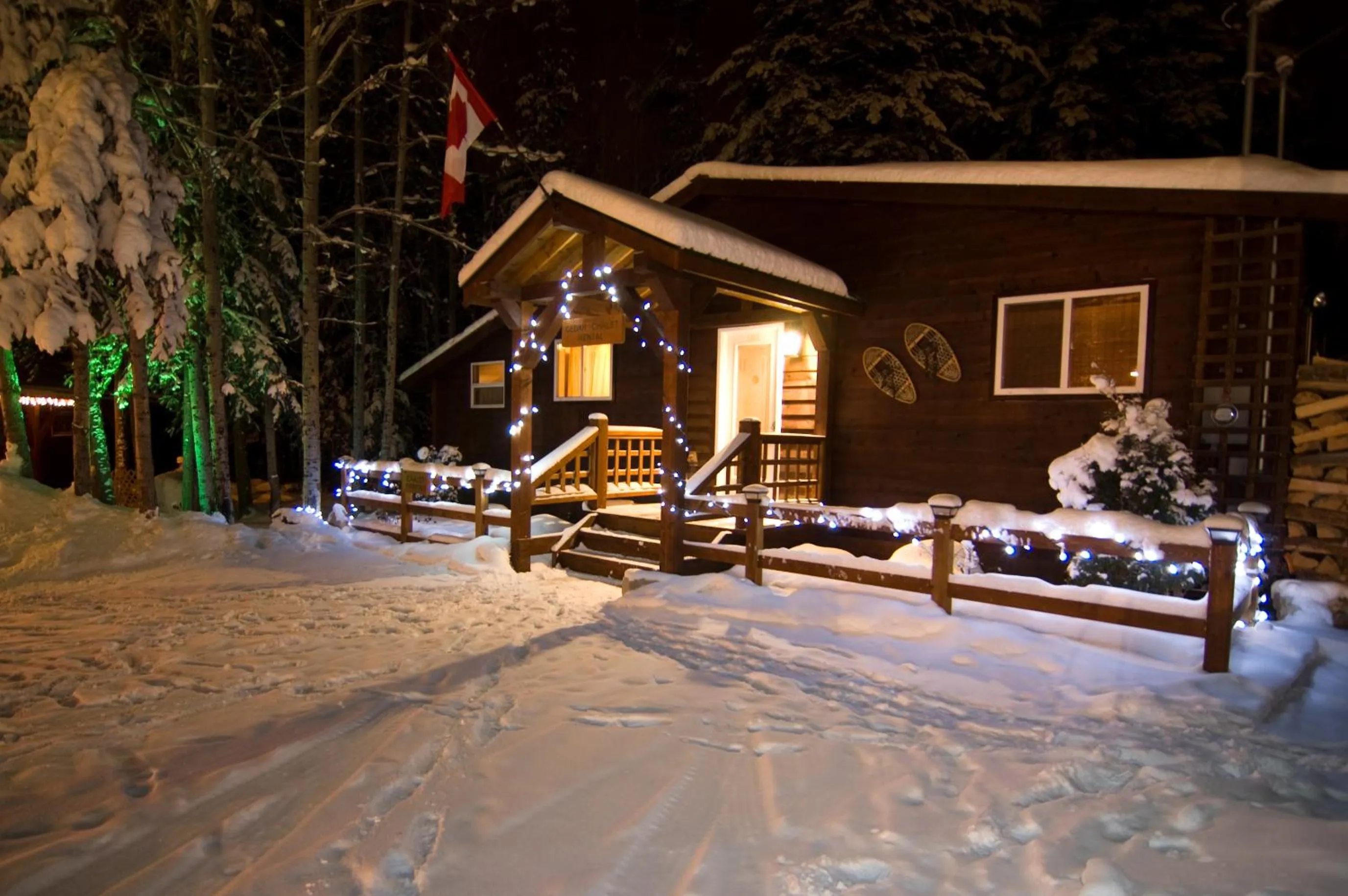 Facade/entrance in Cedar House Restaurant & Chalets