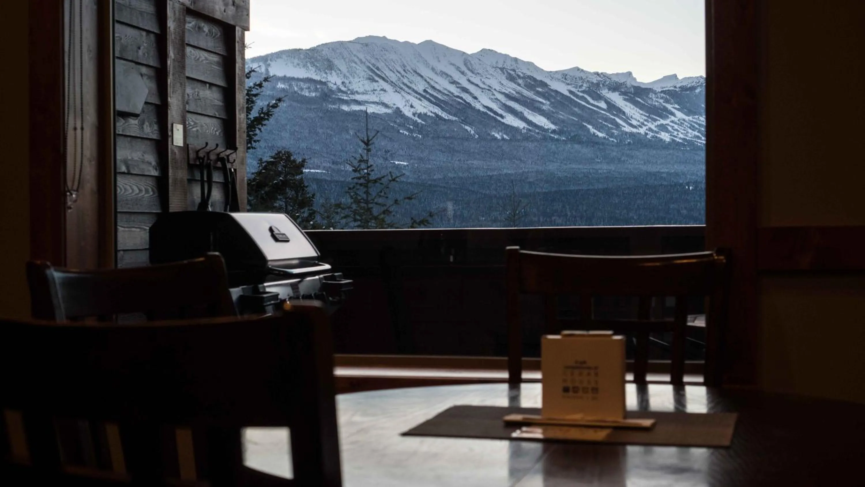 Patio in Cedar House Restaurant & Chalets