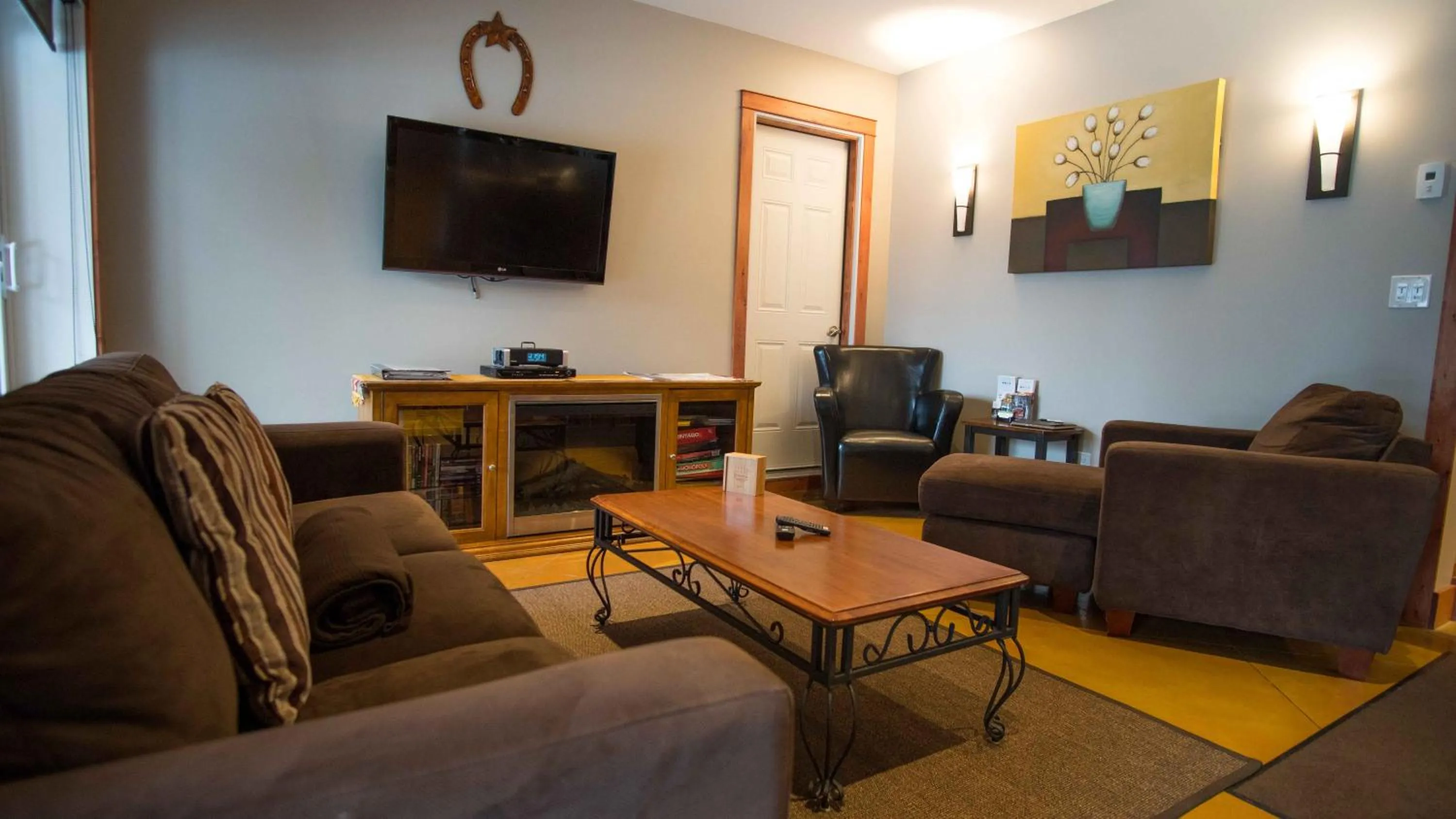 TV and multimedia in Cedar House Restaurant & Chalets